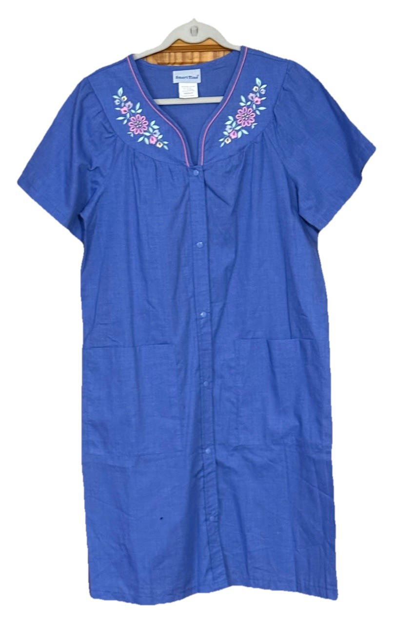 Robe Smart Time Housecoat Mumu Embroidered Snap Blue Cotton Sz M Women’s VTG