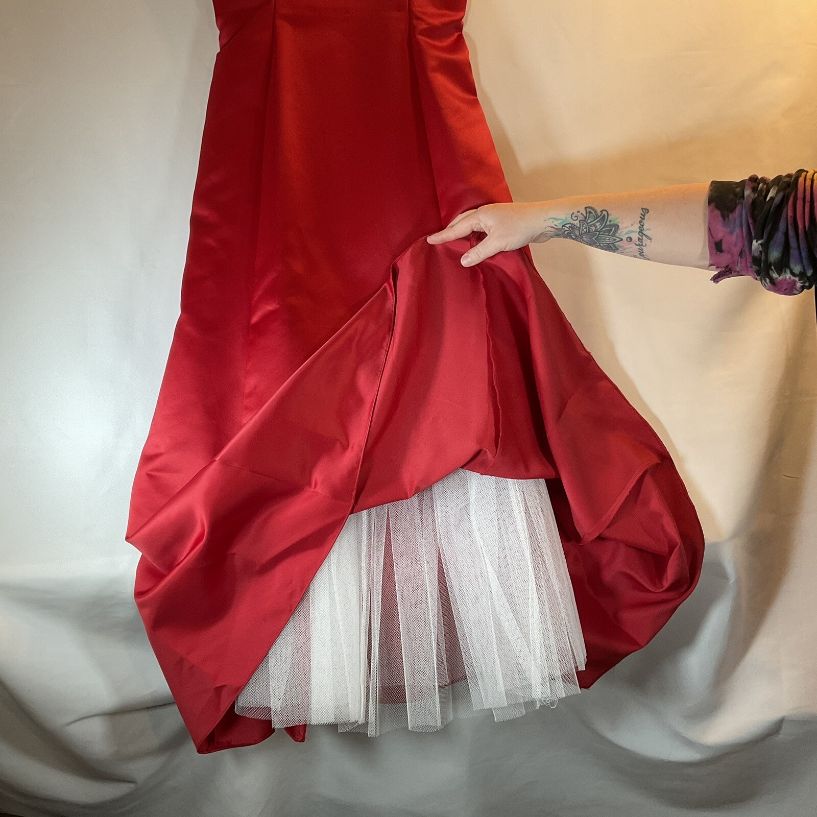 Vintage Let’s Fashion Embroidered Red Prom Formal Dress Gown Size Lg w/ Wrap USA