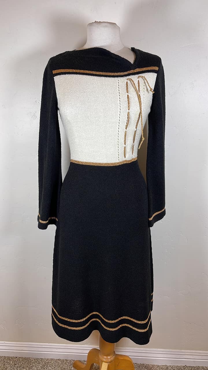 1970’s gorgeous knit Midi dress Wenjilli Black Gold off White