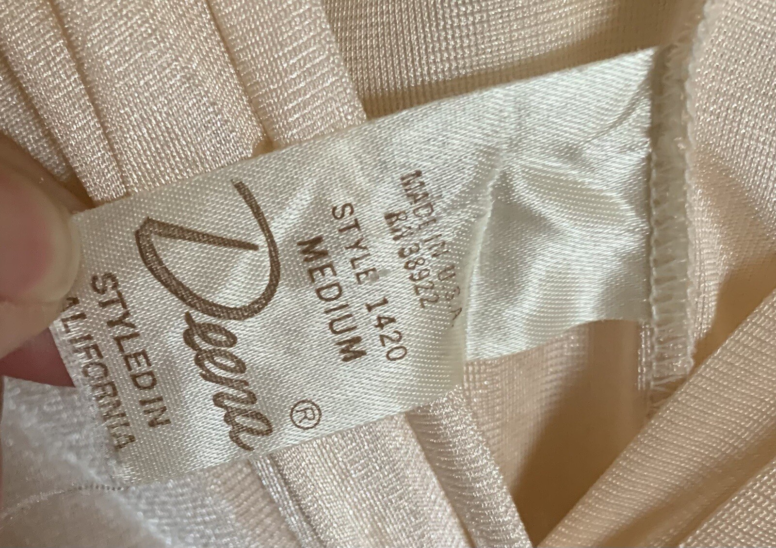 Vtg MCM Deena California Light Peach Sleeveless V-Neck Keyhole Nylon Nightgown M