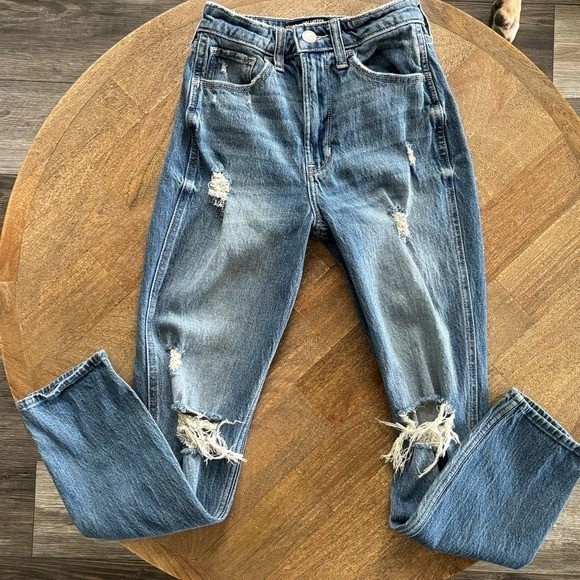 Hollister Women’s Ultra High Rise Mom Jeans 000R W23R Distressed Vintage Stretch
