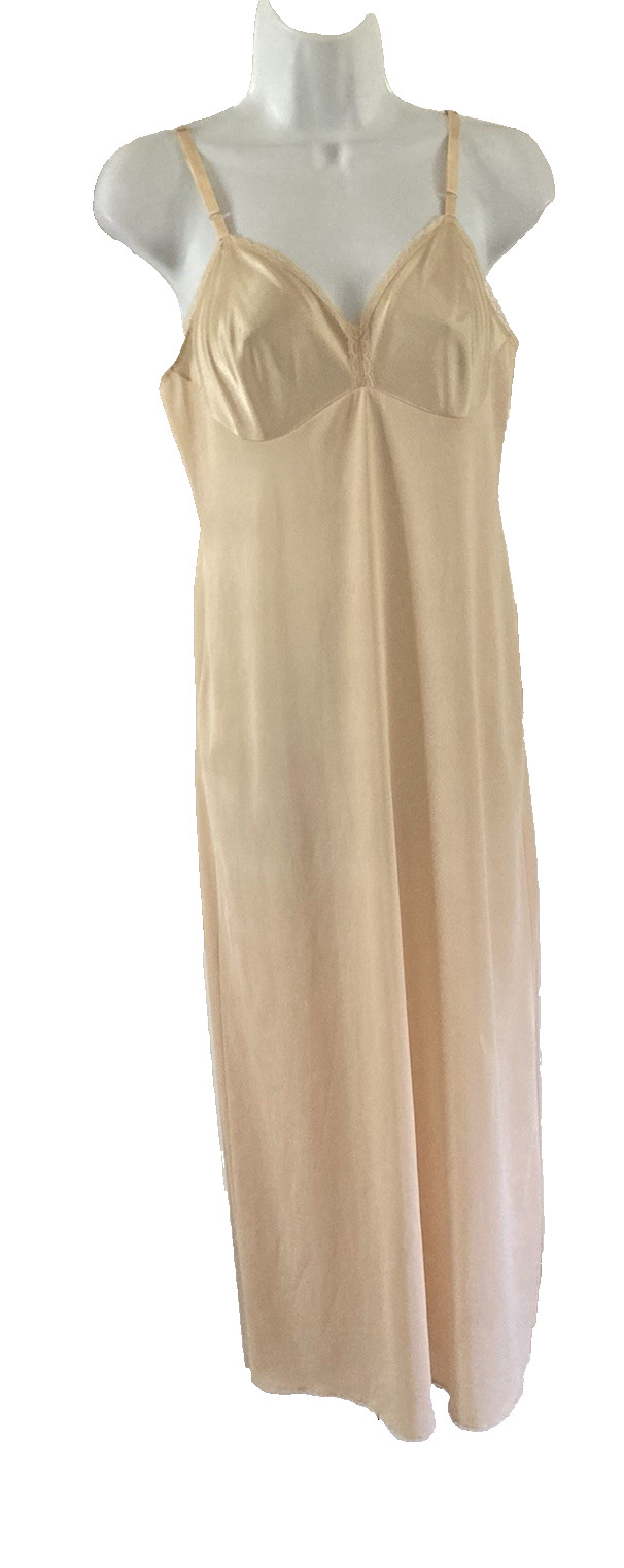 VTG Vanity Fair Beige Nylon Antron III Full Slip Dress Lingerie Lace Size 34 LL