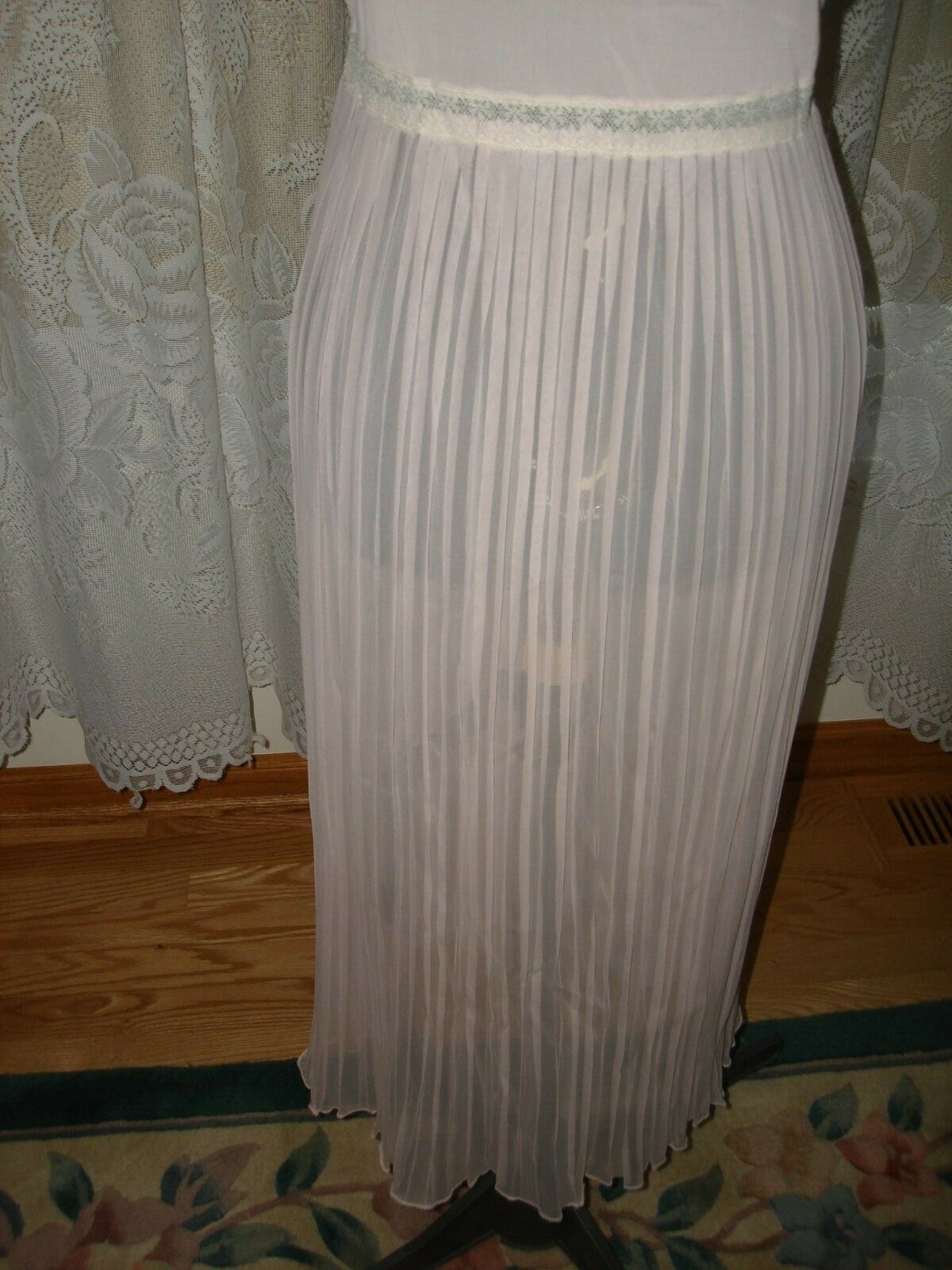 Vtg Beautiful 50’s Seamprufe Pink Nylon Lace Harmony Pleated Sheer Night Slip 34