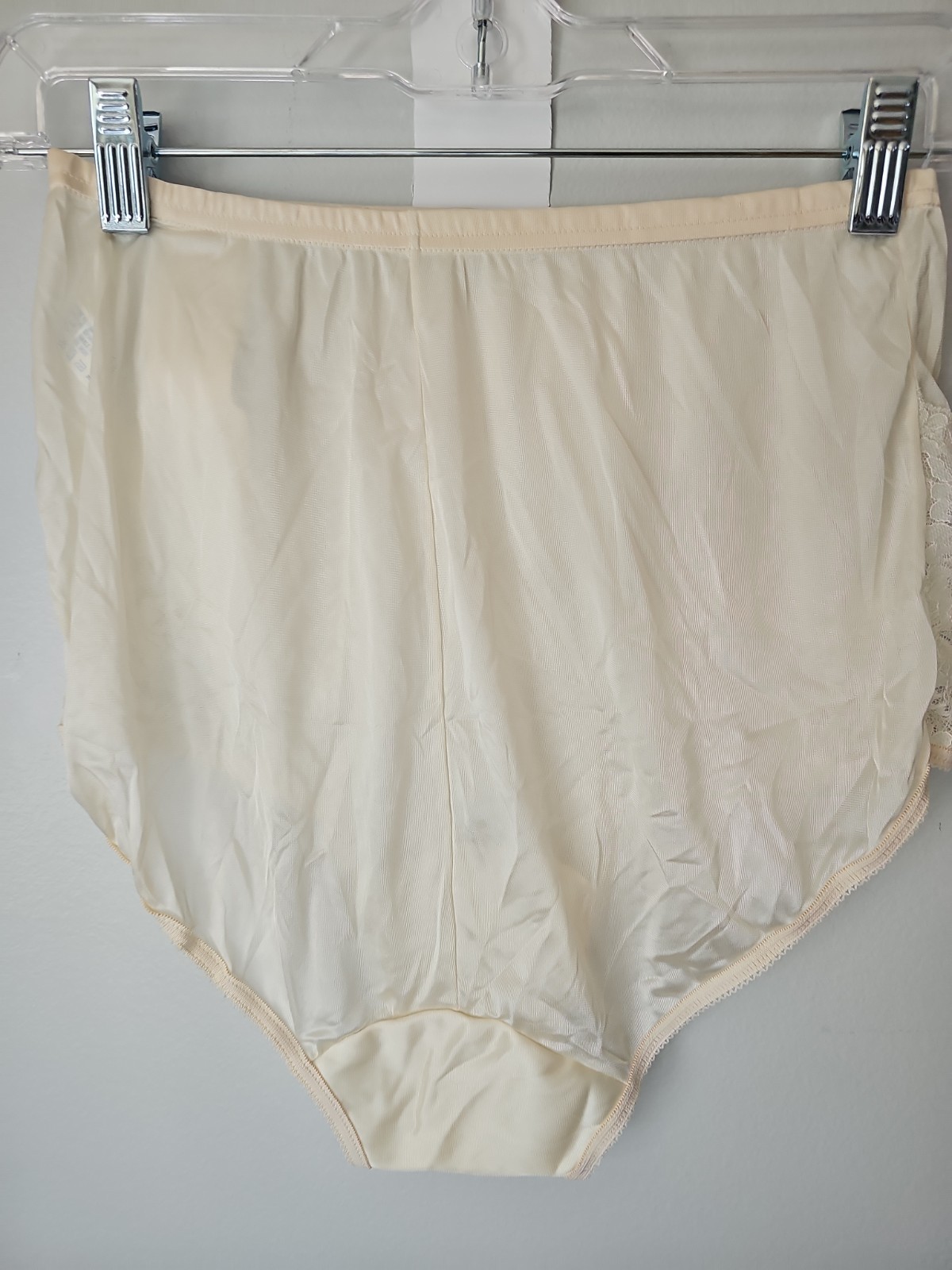 Vanity Fair Tricot Nylon Cream Glow Panties Lace Detail Satin Finish Size 6