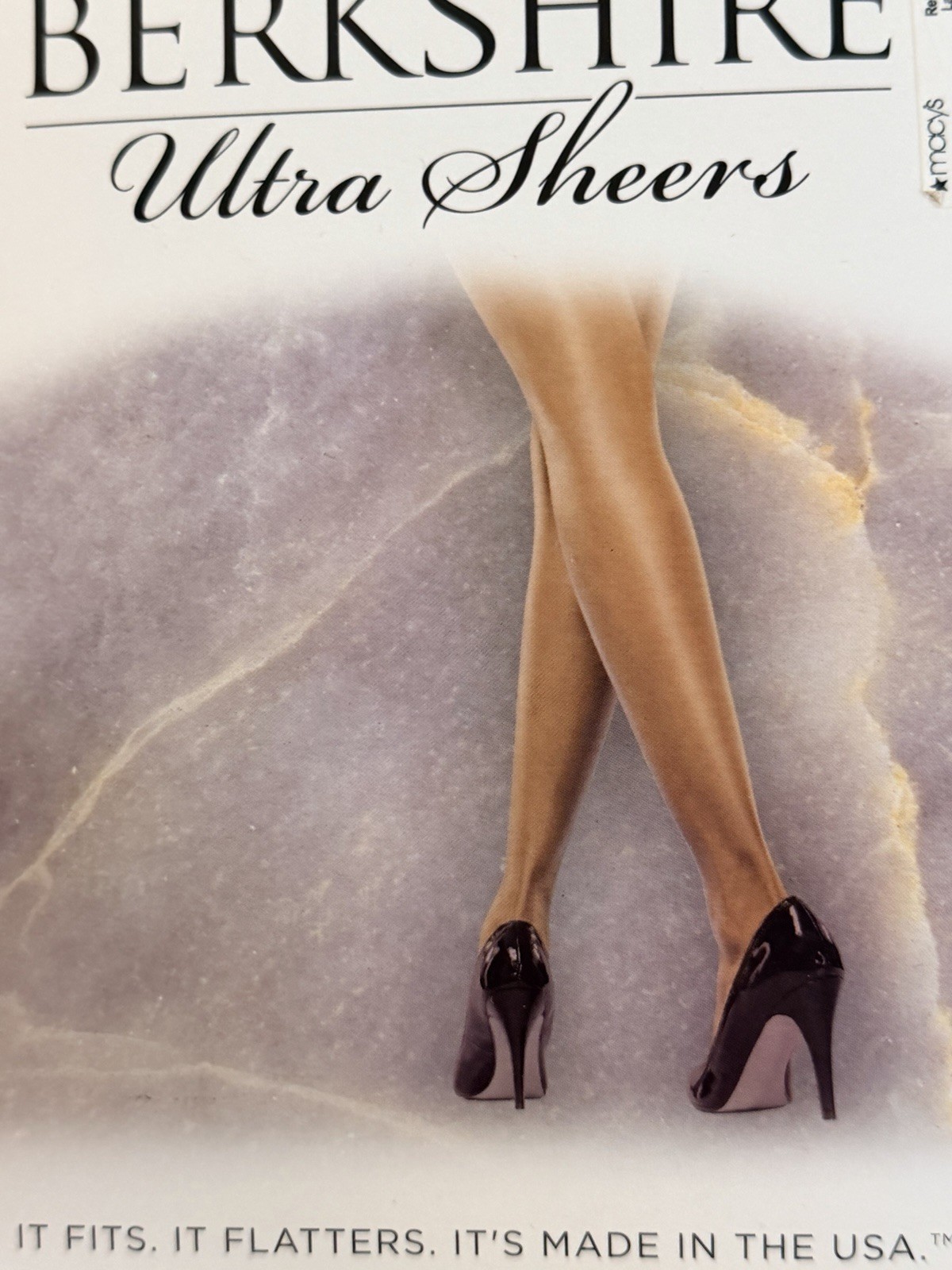 Berkshire Ultra Sheers Pantyhose Sandalfoot Nude Size 1 Style 4408 Vintage 2009