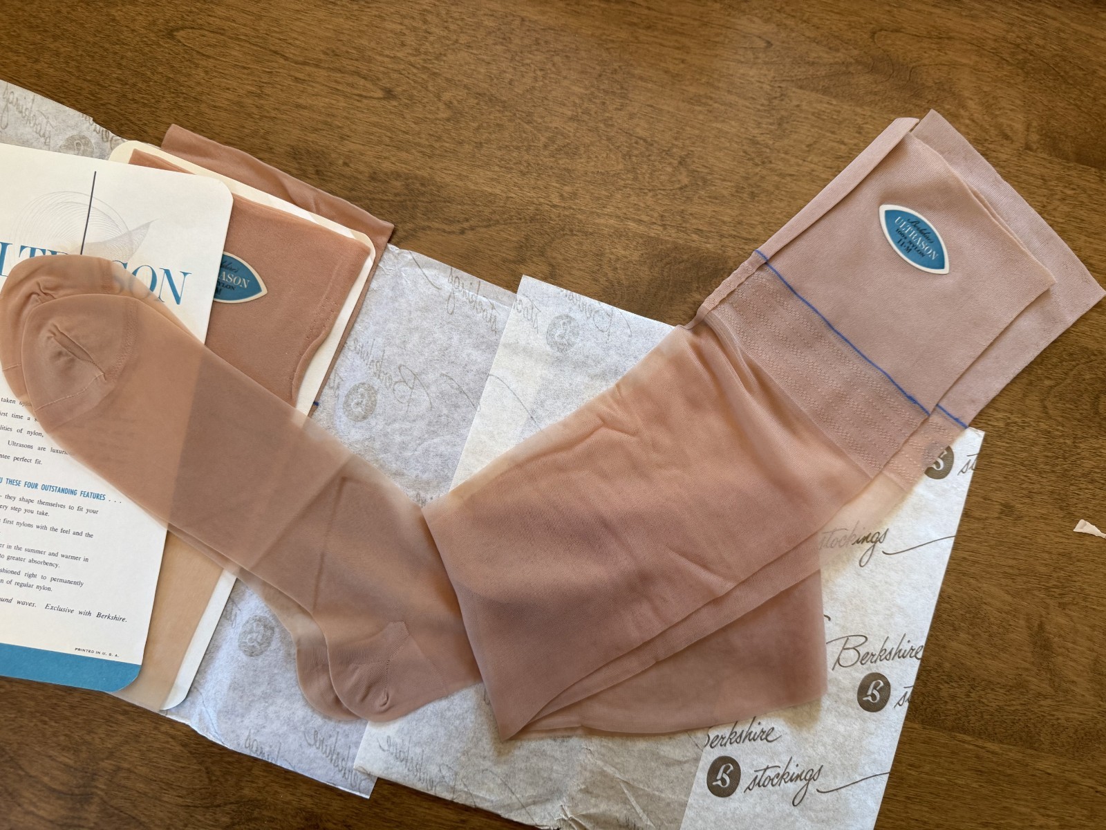 2 Pair Vintage Berkshire Ultrason Flat Knit Nylon Stockings Size 11M/33 NOS