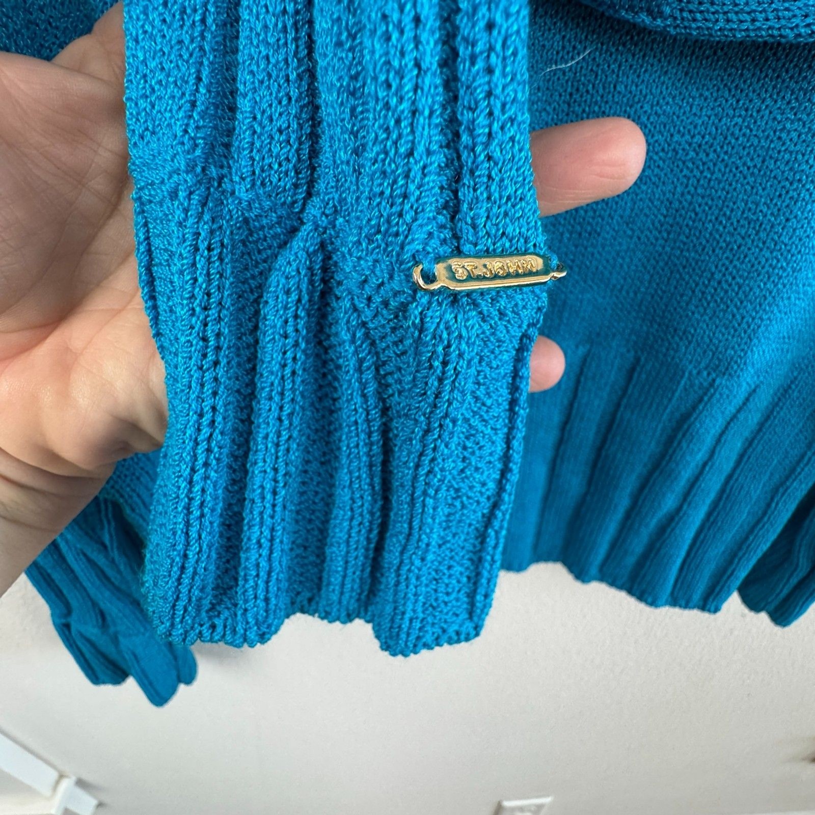 Vintage St. John Santana Knit Sweater Sz M Teal Cowl Neck Cropped Ribbed 2001