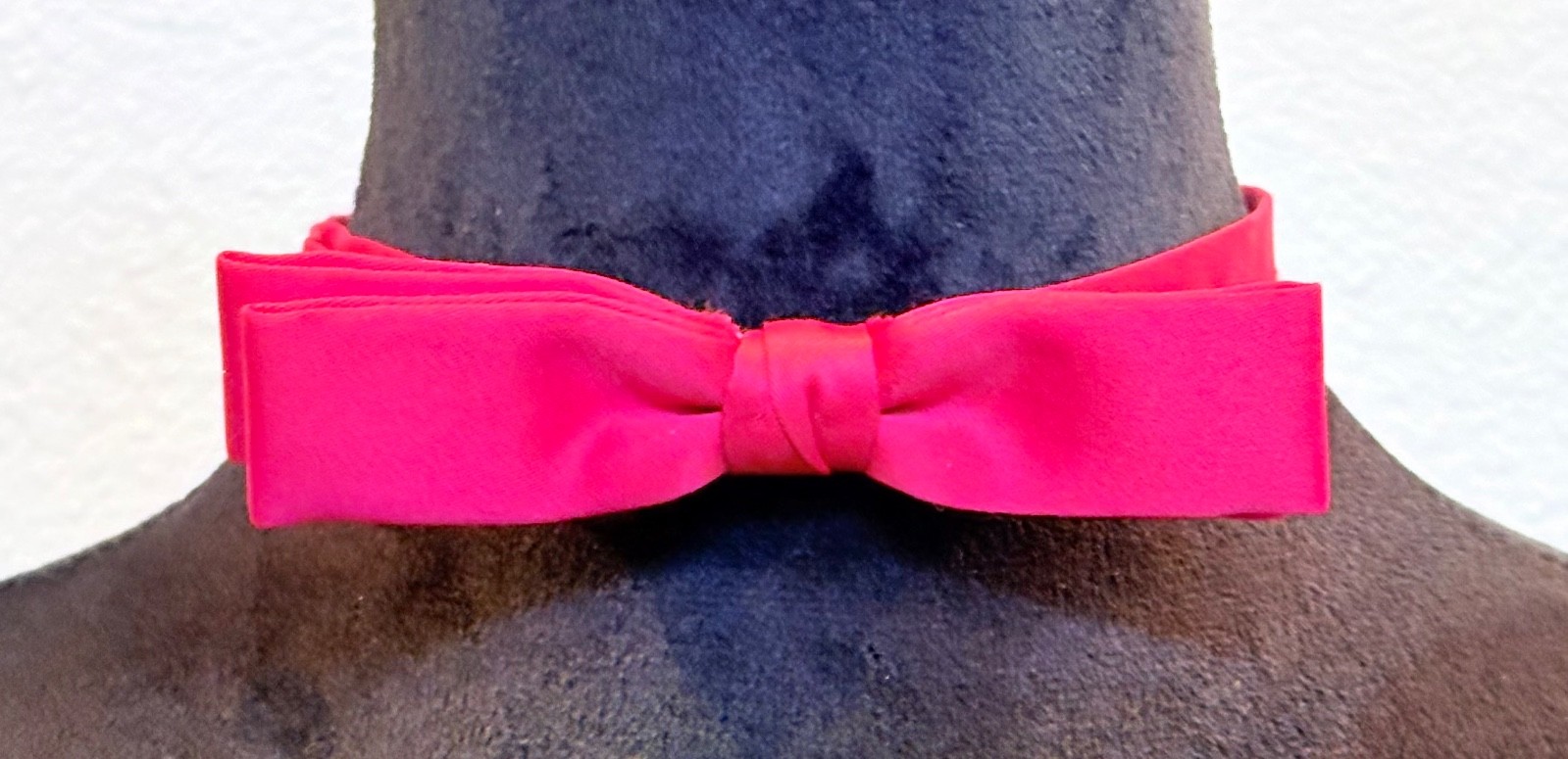 VTG Women’s Satin Red Bowtie~ Costumes ~ Adjustable~ Props, Halloween, Glam