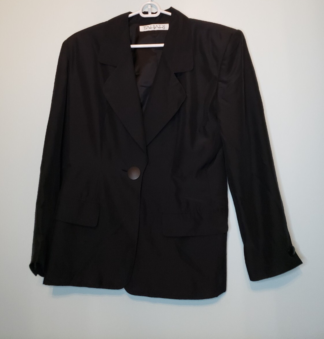 Vintage Tahari Womens 8 Blazer Long Sleeve Button Closure 100% Silk Black Pocket