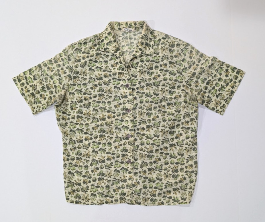 Vintage Women’s Button Up Shirt Medium Short Sleeve Berries Green Smart N Gay