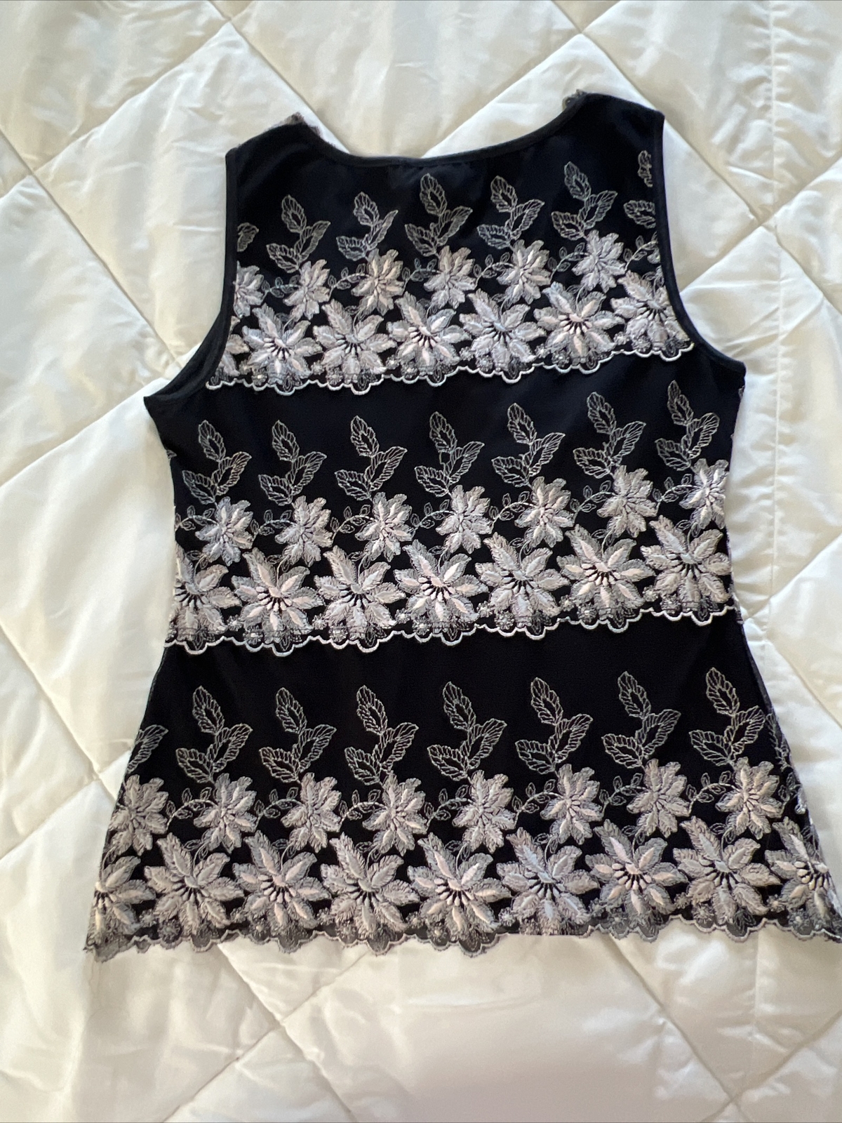 Vintage Karen Kane Slip On Black With Pink Florets Embroidery Short Top XS/S