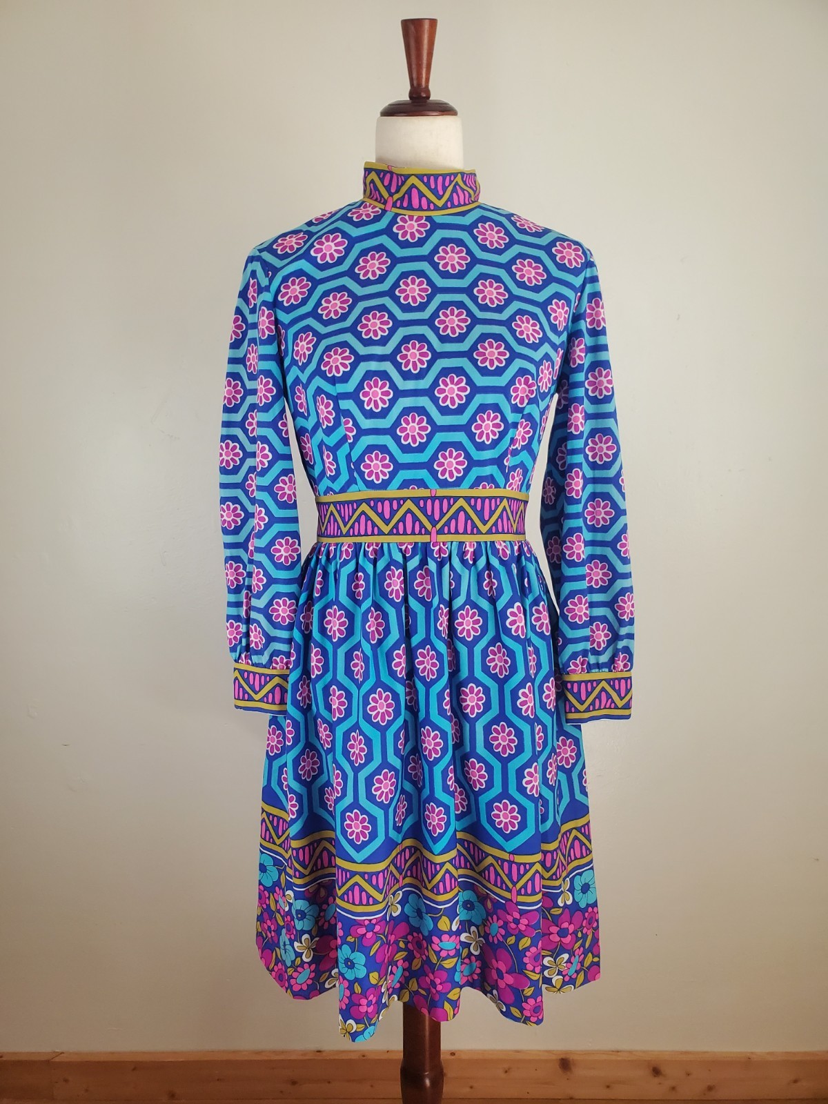 Vintage 70’s Flower Power Psychadelic Mod Neon dress Saks Young Dimensions