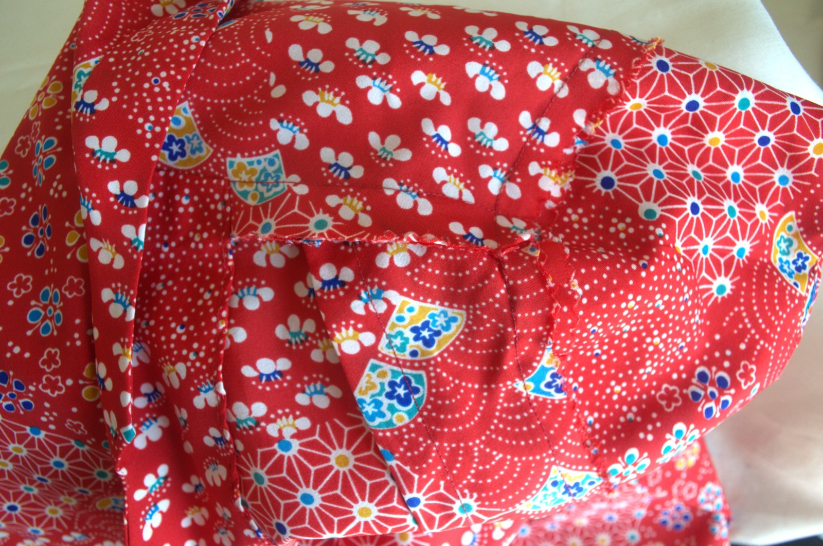 Free ship! Vintage 1960’s women’s red cap sleeve shirt Asian inspired polyester