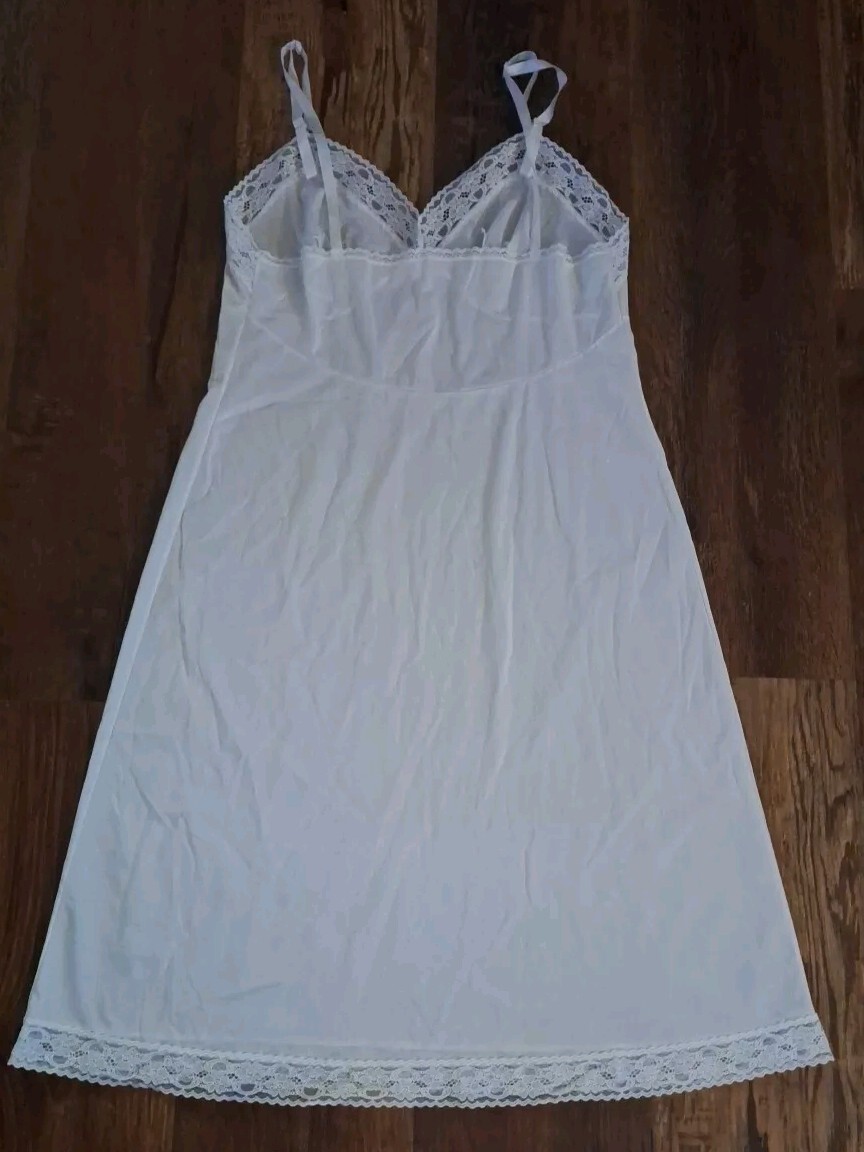 VANITY FAIR FULL SLIP WHITE STYLE 10-103 LACE TRIM SIZE 36 22″ / 42 MADE IN USA