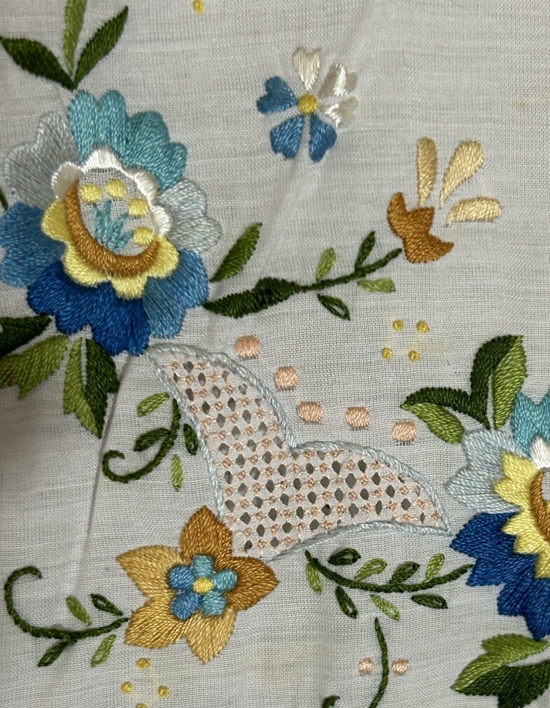 vintage Lily hand embroidered nightgown Size 36 Women’s Polyester/Viscose