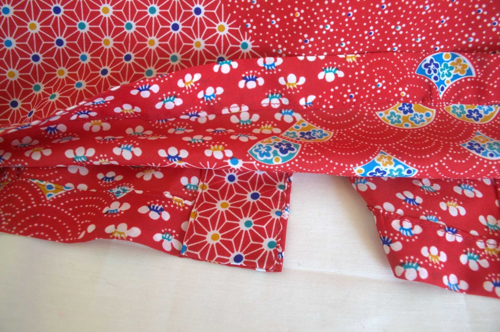 Free ship! Vintage 1960’s women’s red cap sleeve shirt Asian inspired polyester