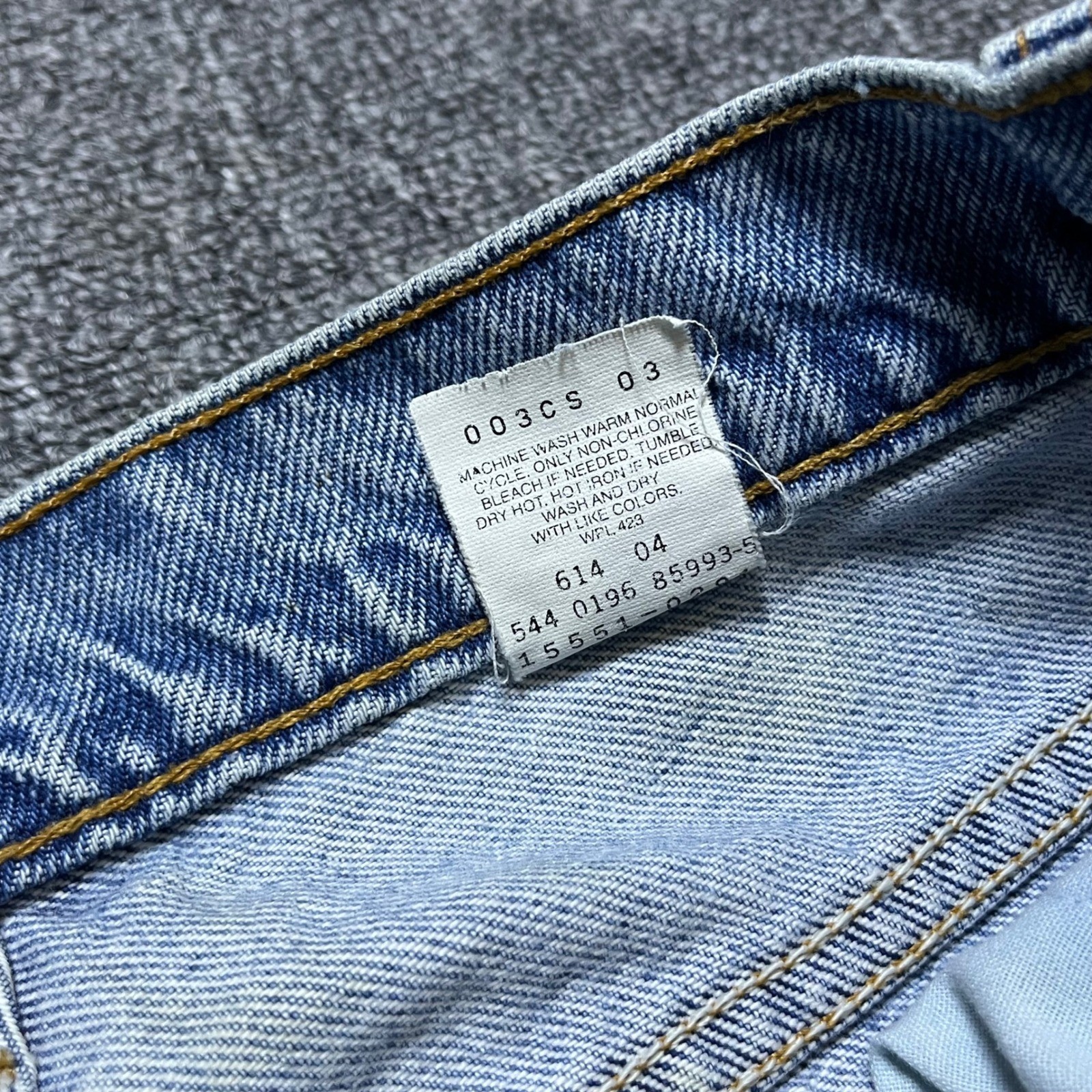 Vintage Levi’s 551 Relaxed Fit Tapered Leg Jeans 10 MED Light Wash Denim 90s USA