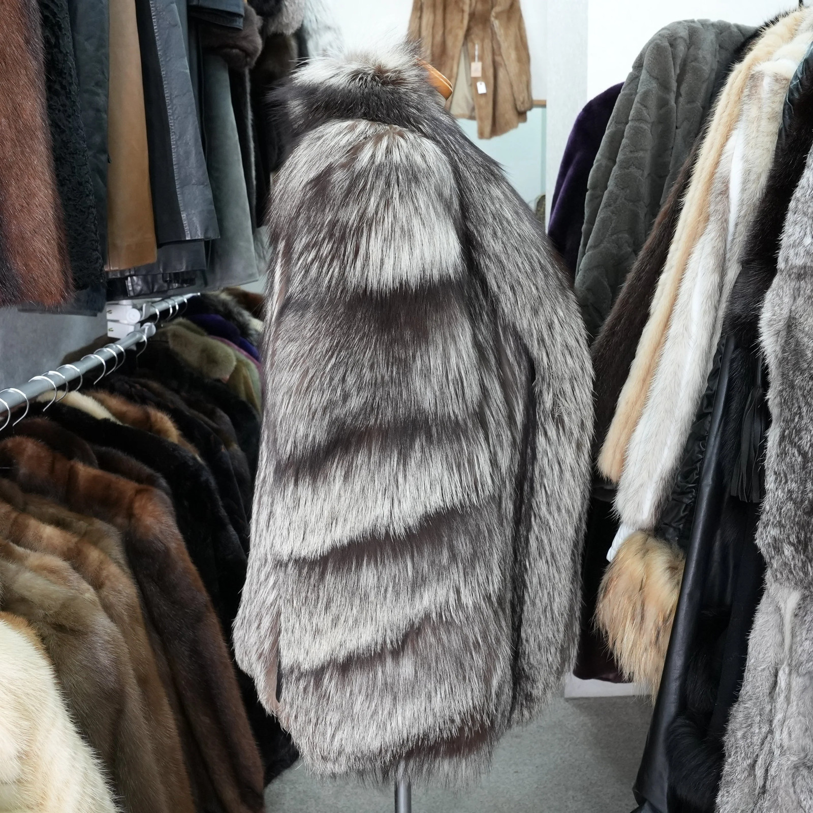 Silver Fox Coat SAGA FOX – Genuine Vintage Fur From Japan