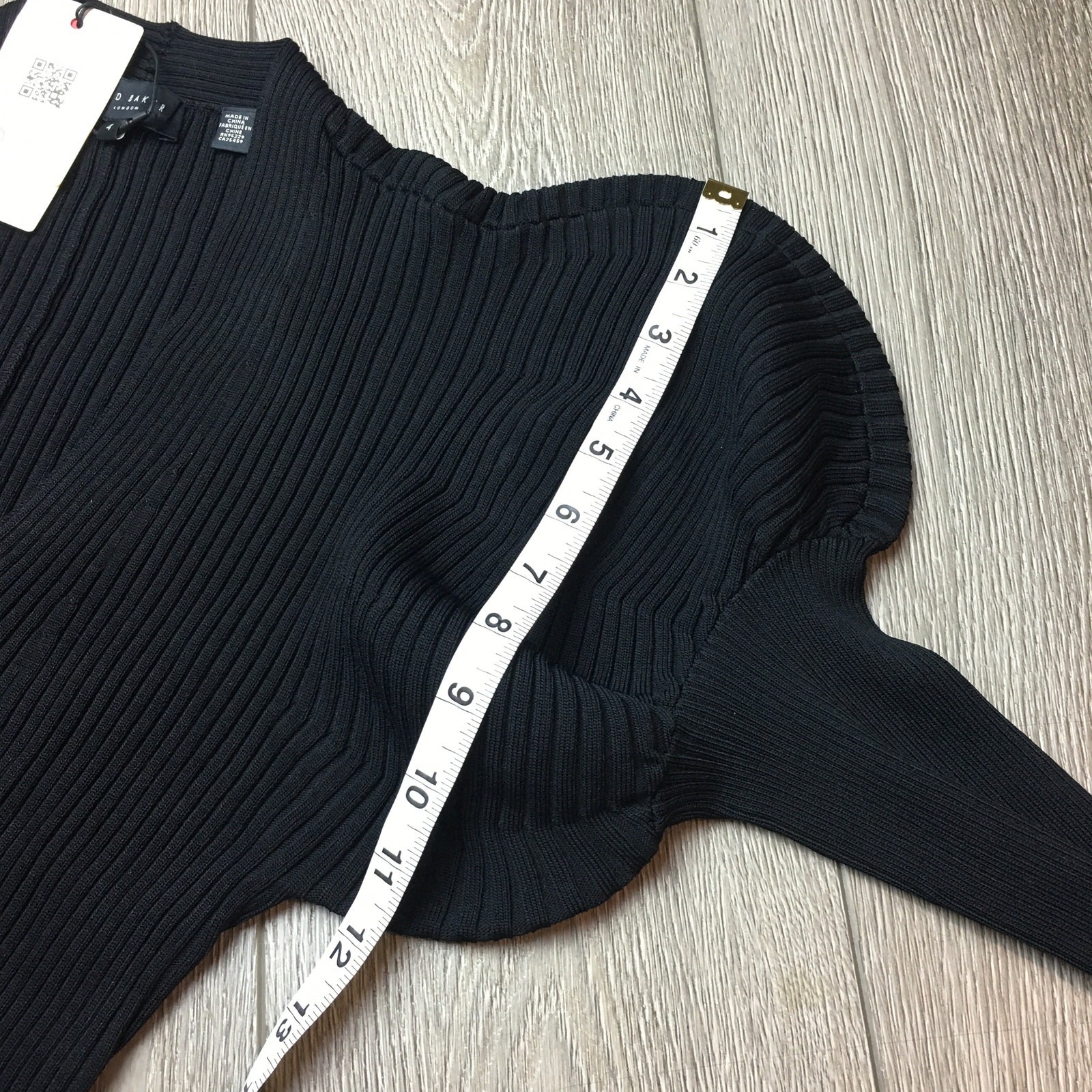 NWT ted baker rib detail knit top with extreme sleeves Size 4 Black