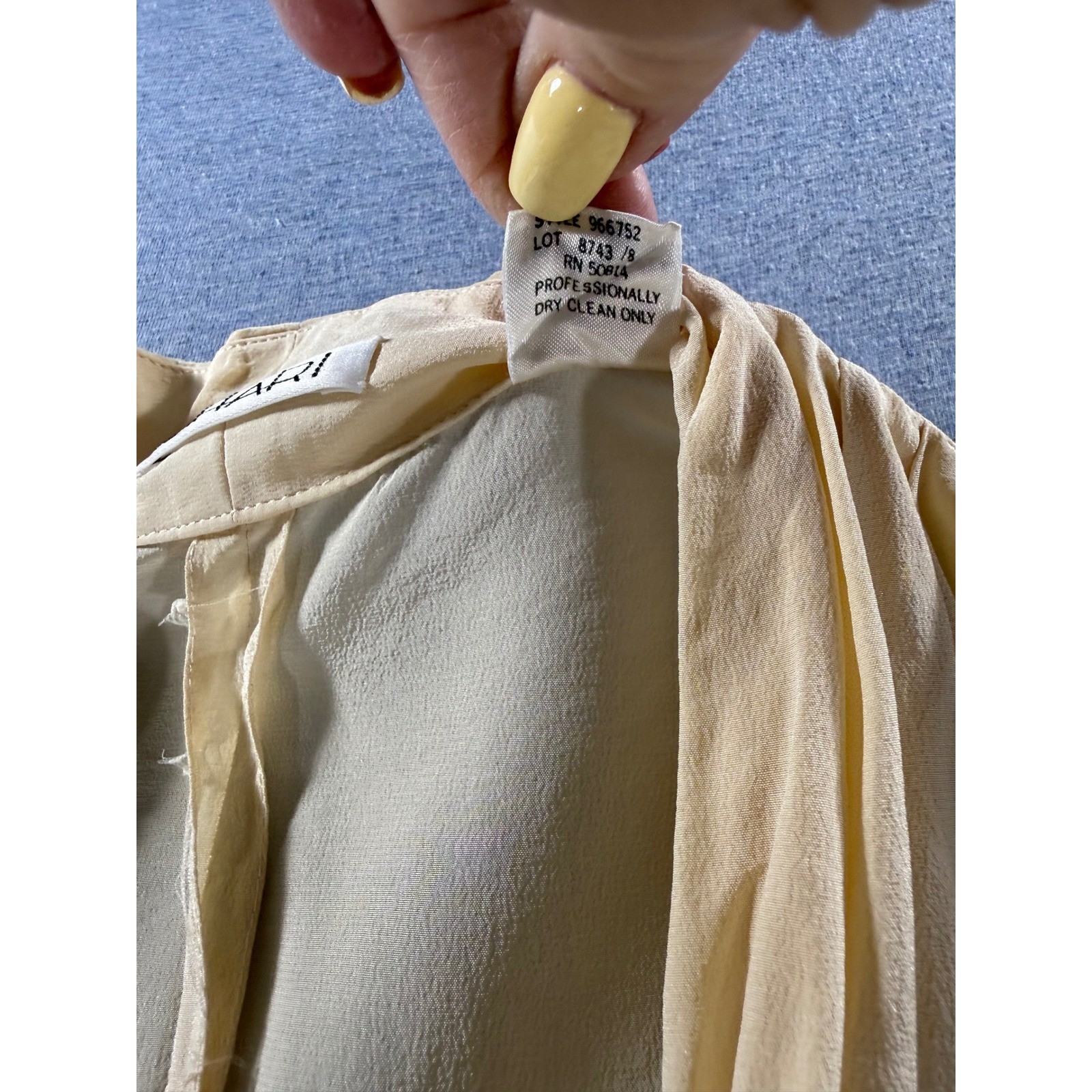 Vtg Tahari 100% Silk Blouse Ivory Wrap Pleated Long Sleeve Top Size 10
