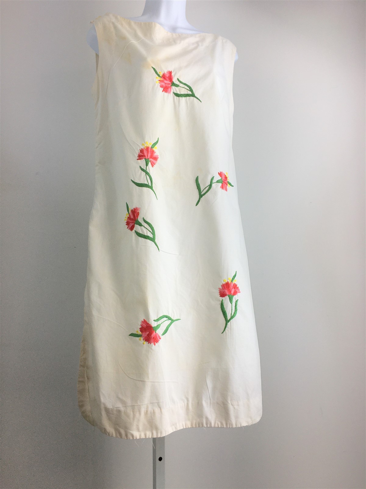Vintage Dress 1960’s White Cotton Sheath Embroidered Flowers S-M Bust 37″ W 38″