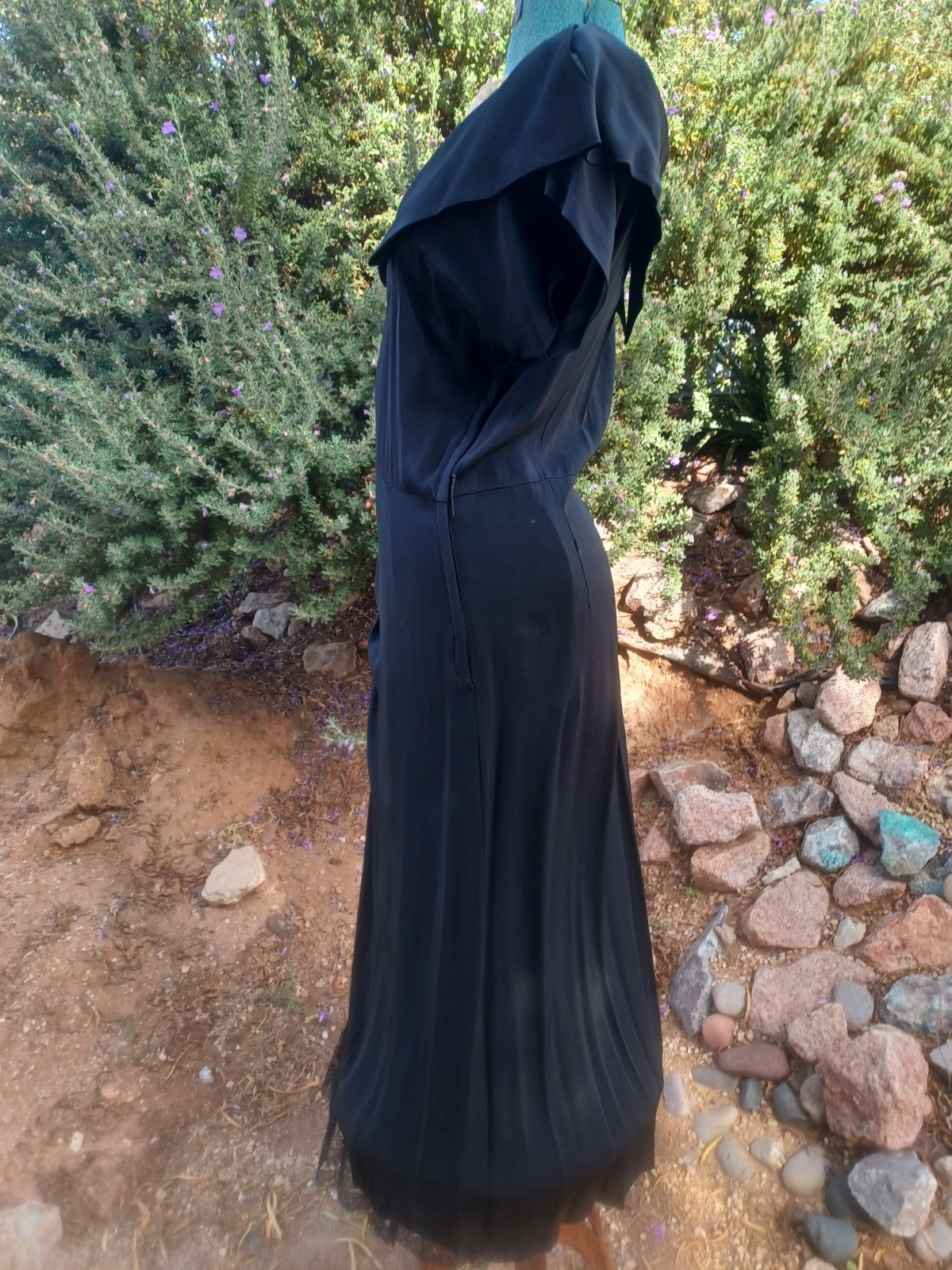Vintage 1940s Black Cocktail/Wiggle dress with nude-color and lace accents