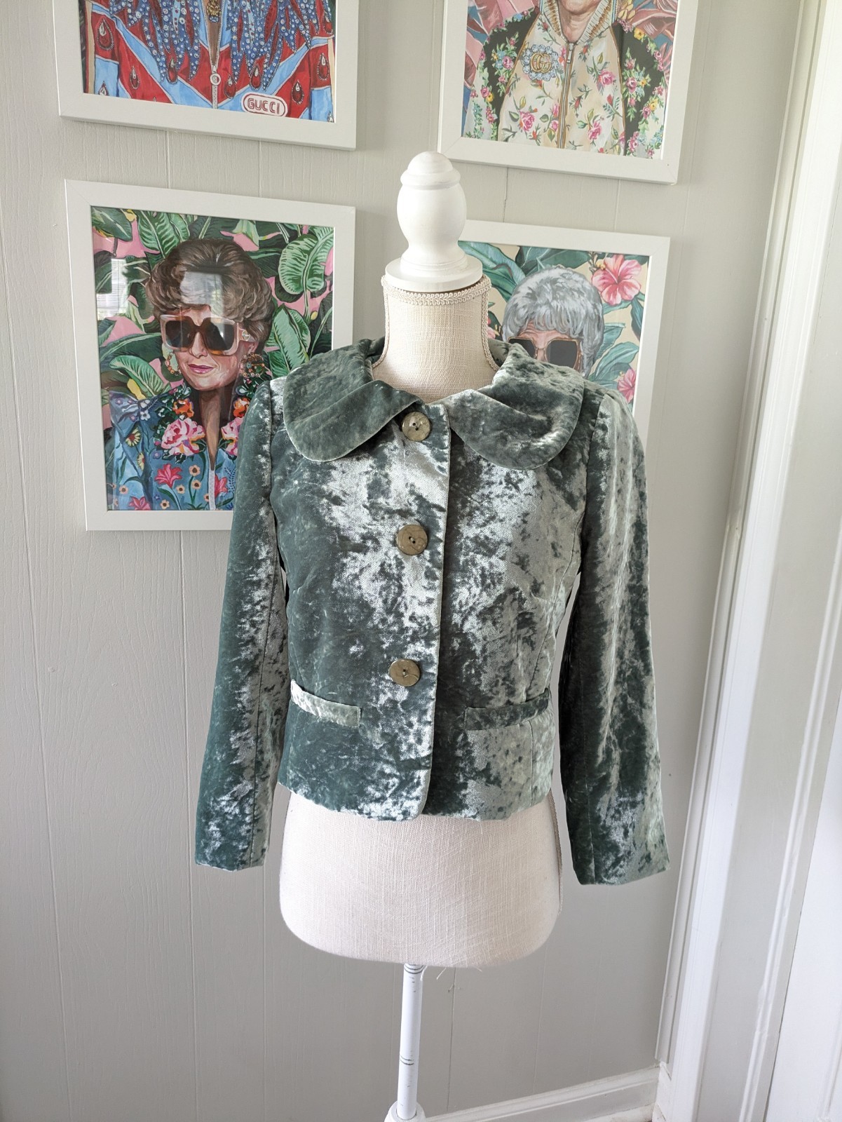 Vintage Bloomingdale’s Sage Green Crushed Velvet Peter Pan Collar Cropped Blazer