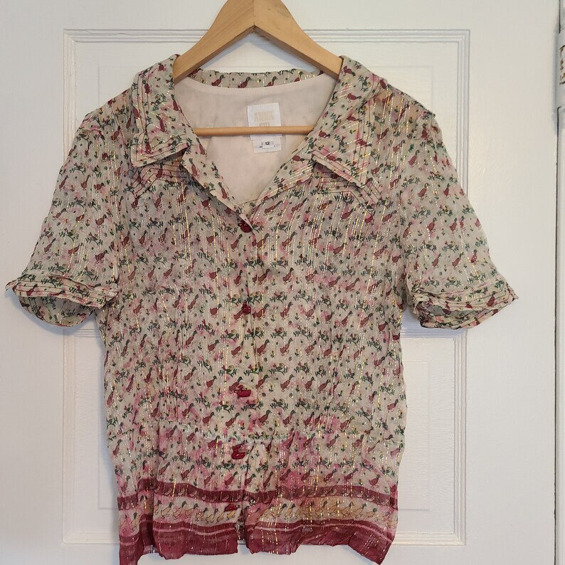 Vintage Women’s Anna SUI Blouse 12 Short Sleeve Button Up Beige Magenta Birds