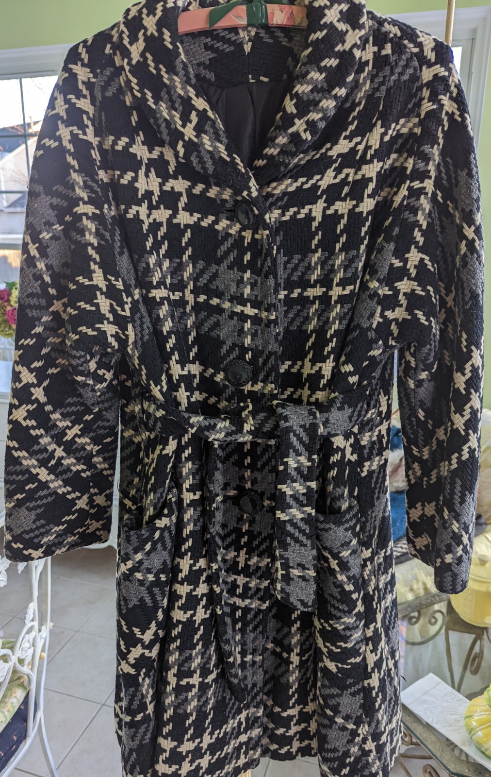 VINTAGE BLACK GRAY WHITE WOOL PATTERNED COAT SZ L – XL TIE AT WAIST & BUTTONS