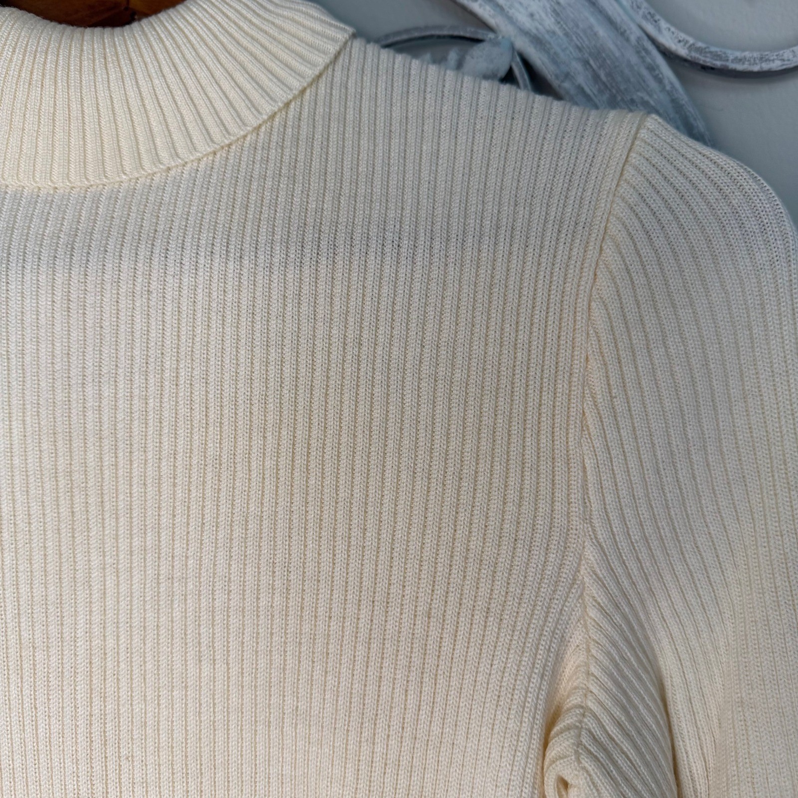 Vintage 1970s Cream Ribbed Mock Neck Sweater Back Zip Wool Blend Small