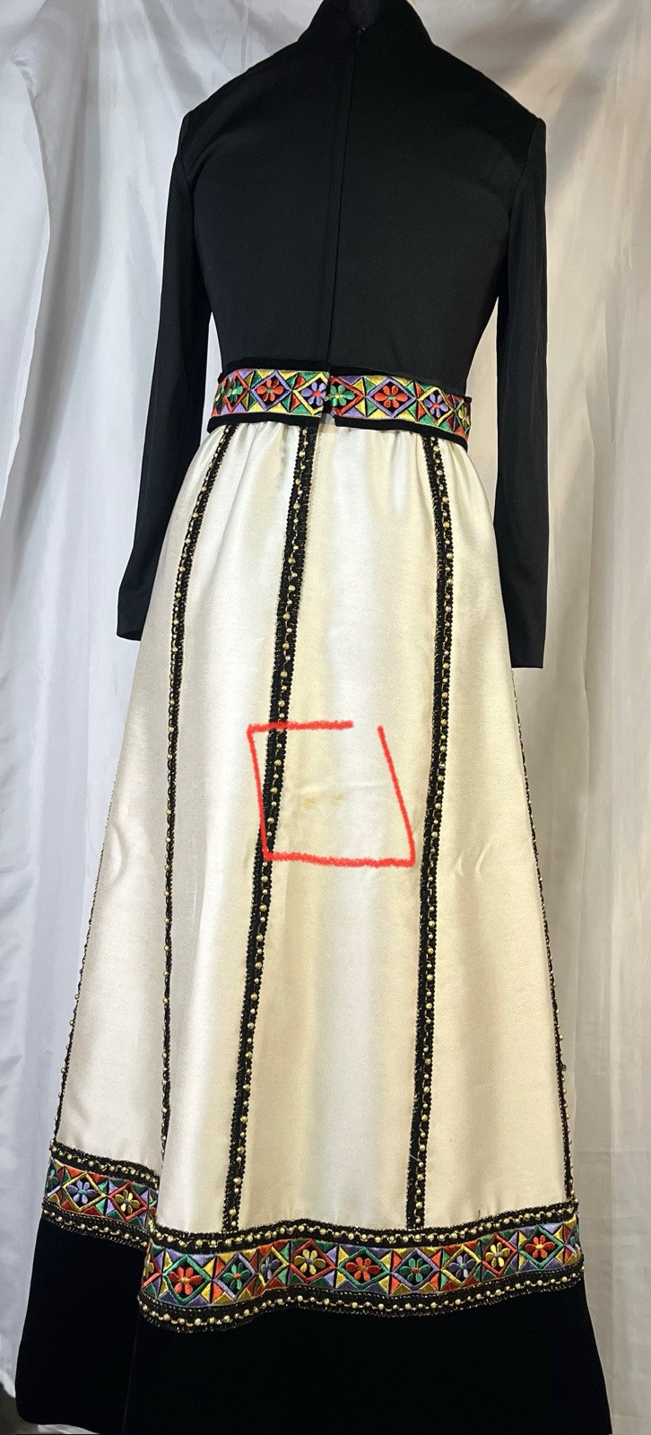 Stunning VTg Mod 1960s/1970s Maxi Dress Velvet,Mod Daisy’s,Beaded bric-A-brac
