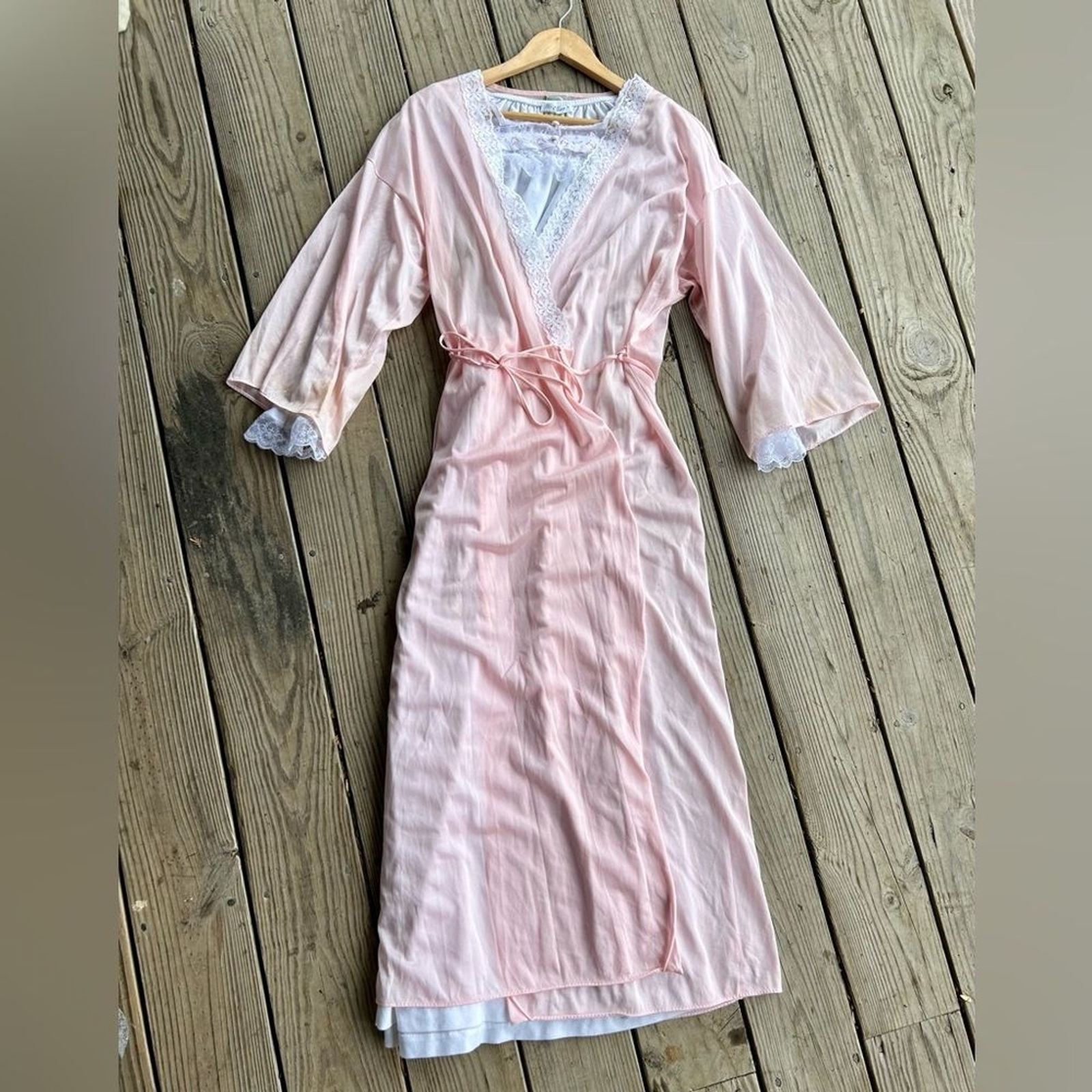 Avon Dreamy Nights Vintage Satin Peignoir Robe size 36/44 Lace Accents Tie Wrap