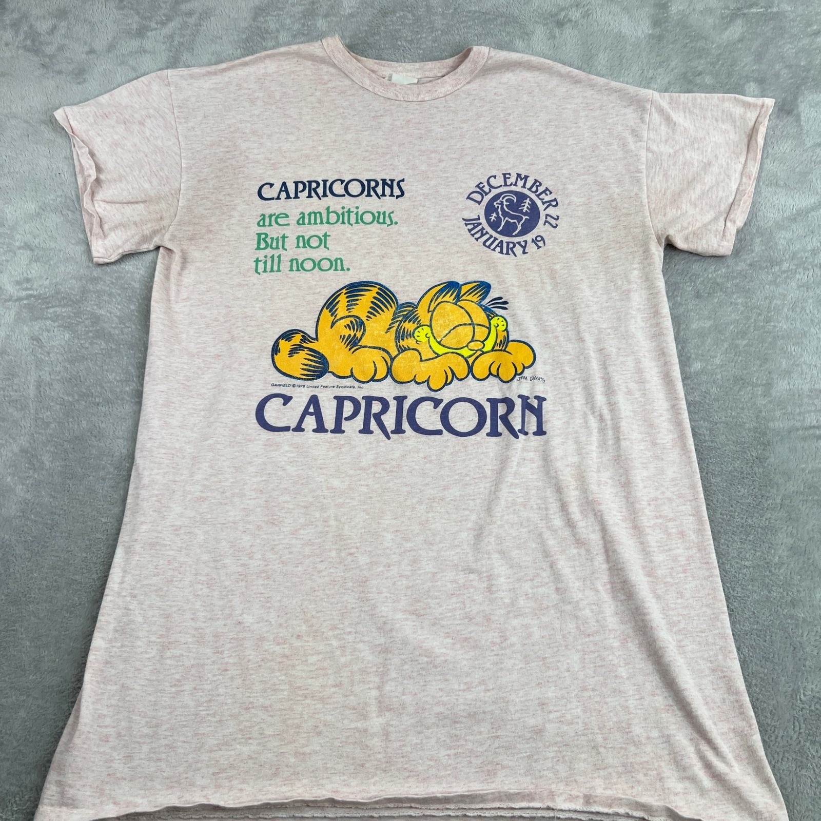 Garfield Capricorn 1978 Zodiac Sleep Shirt OS Pink Vintage Astrology Nightgown