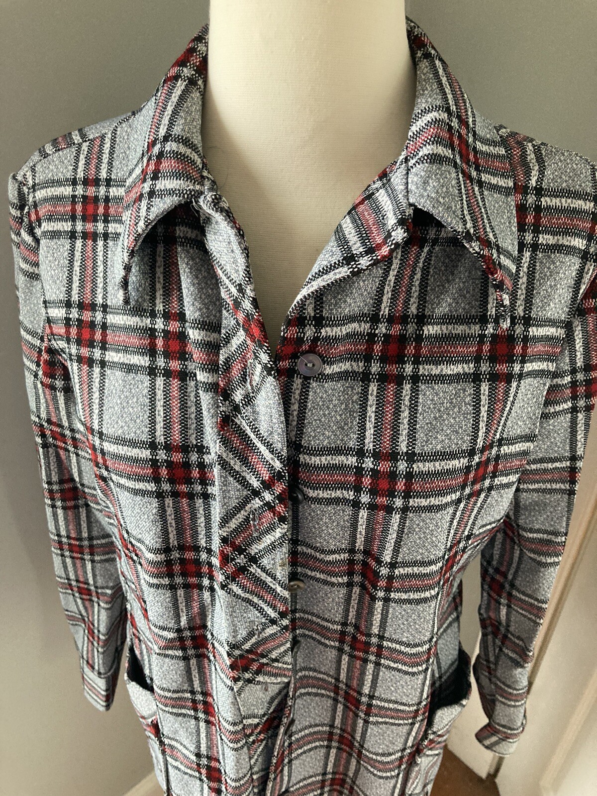 18 Gray Red Plaid Lightweight Barn Jacket Vintage 70s Shirt Stretch knit Top