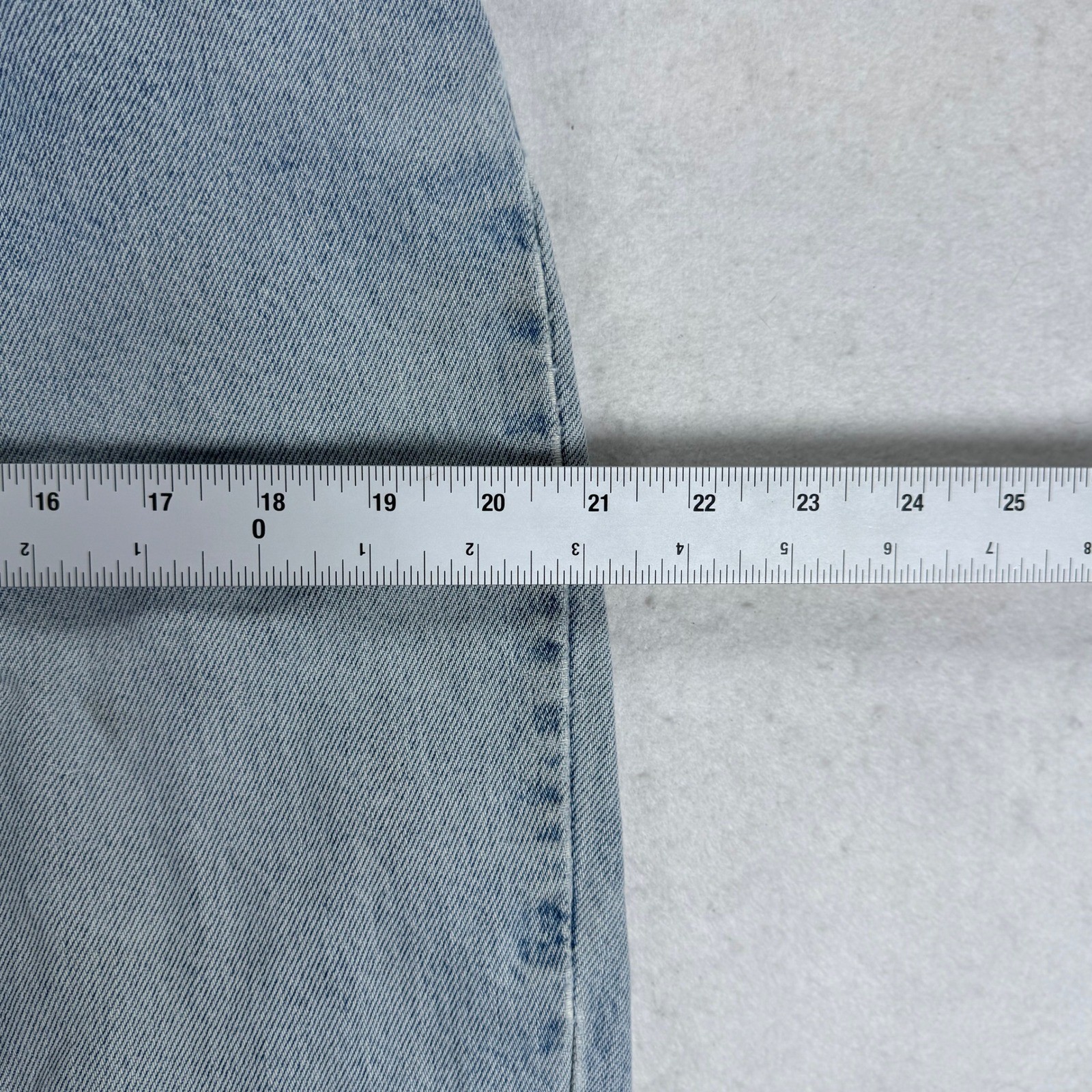 Vintage Levis 550 Relaxed Fit Tapered Leg Jeans Light Wash Denim 15 LNG Canada