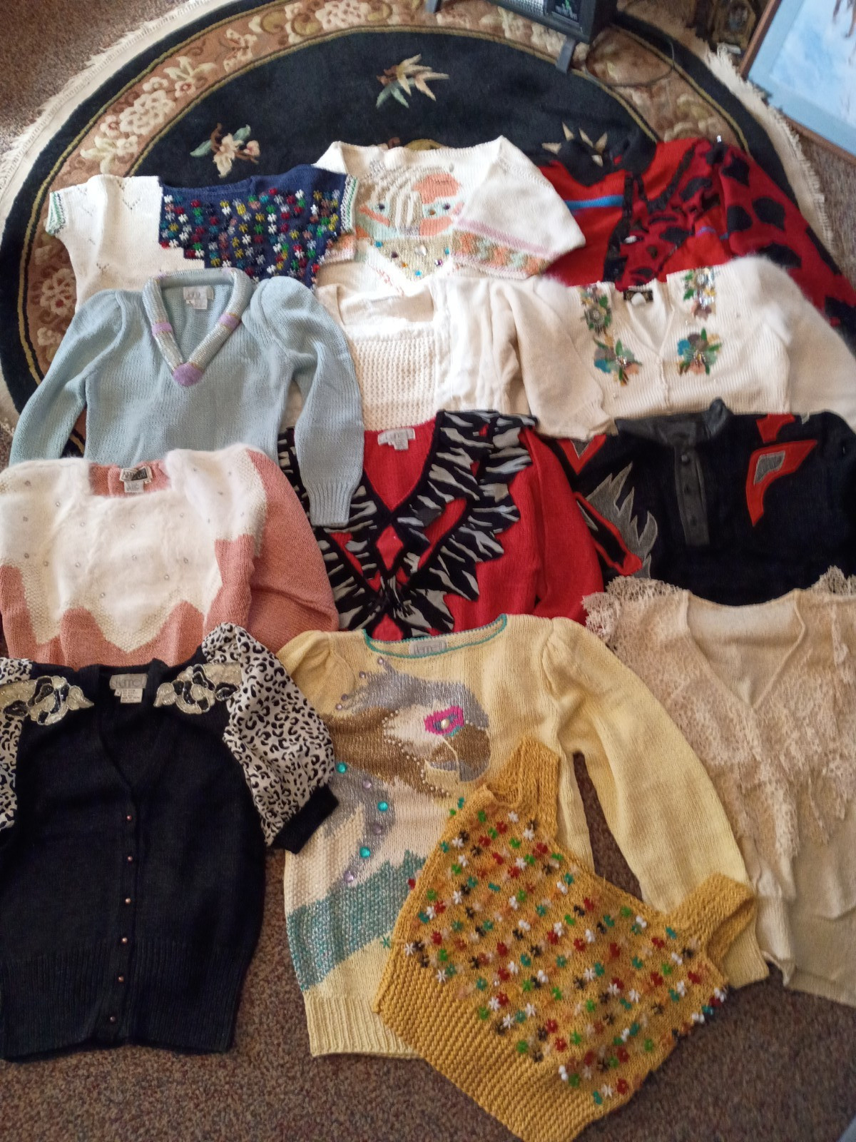 LOT OF 13 VINTAGE WOMEN’S SWEATER LOT (Namell, Elizabeth)