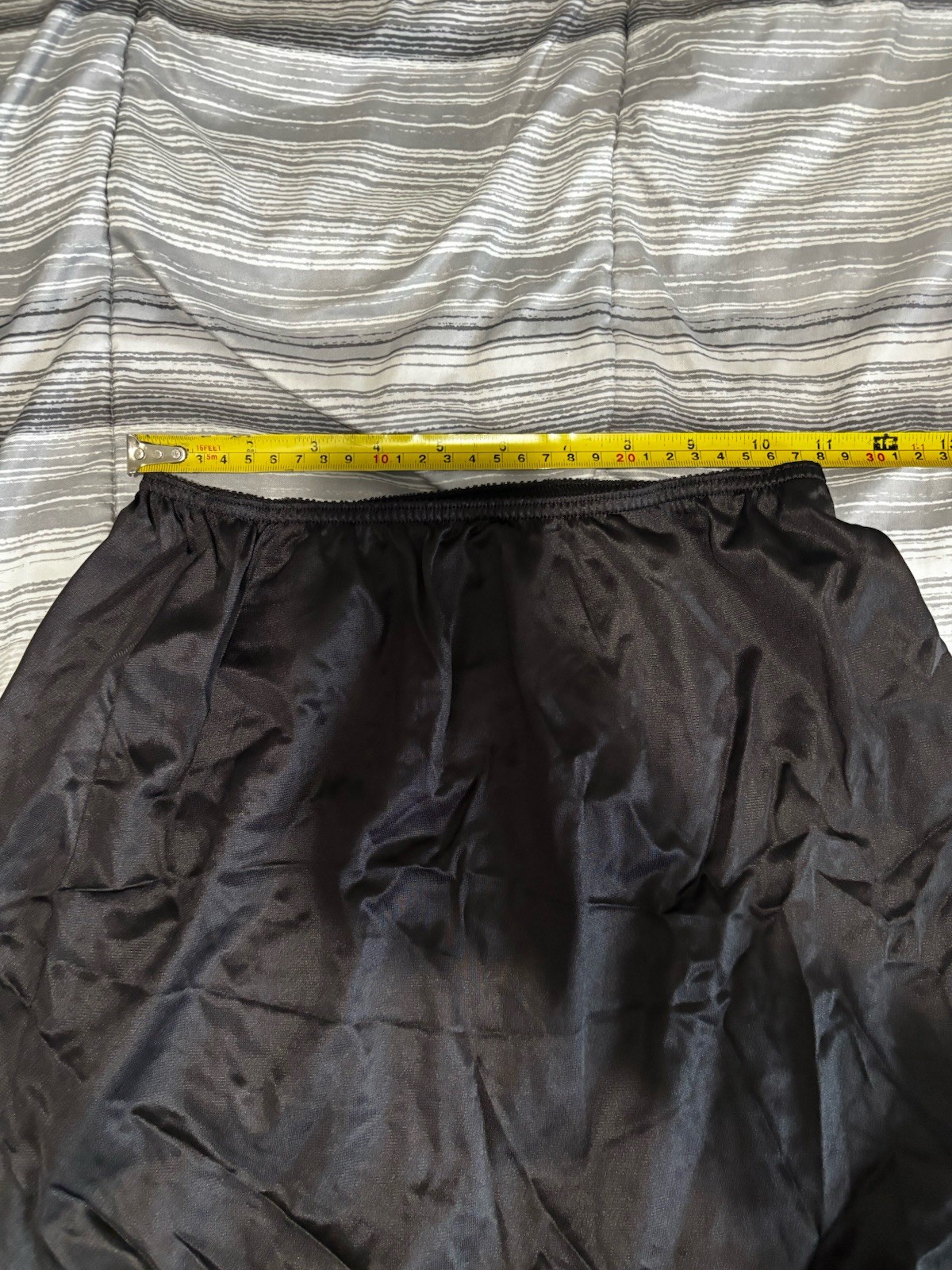 vtg WARNERS Perfect Measure black Half Slip Skirt LACE USA Nylon S