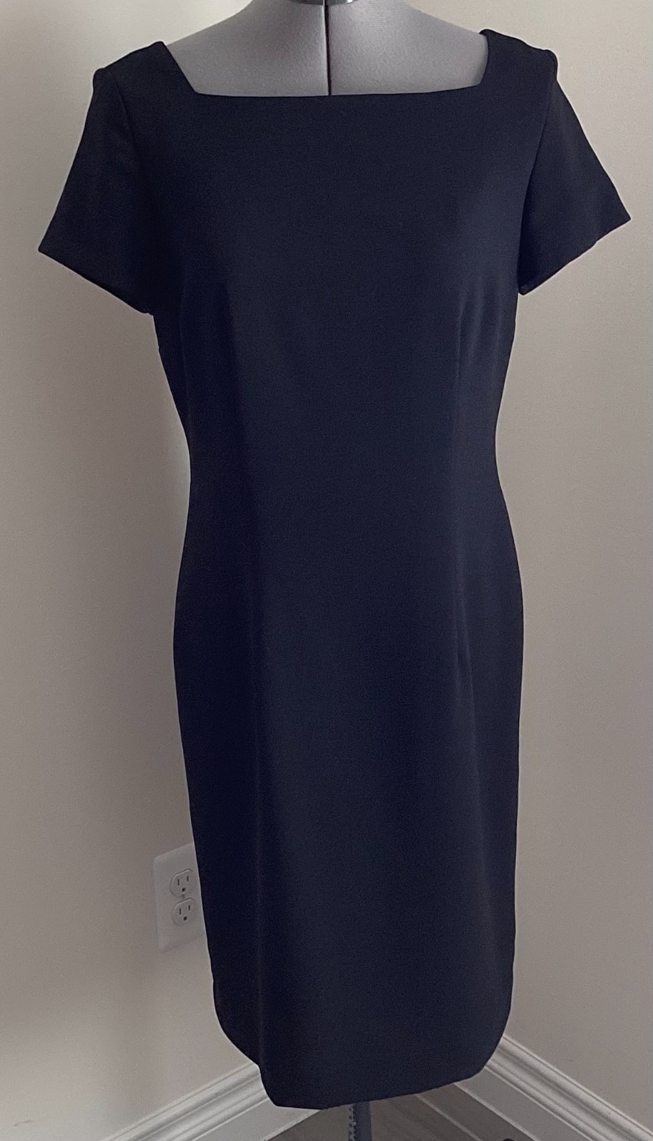 VTG David Warren black 8 sheath dress back zipper square neck line short sleeve