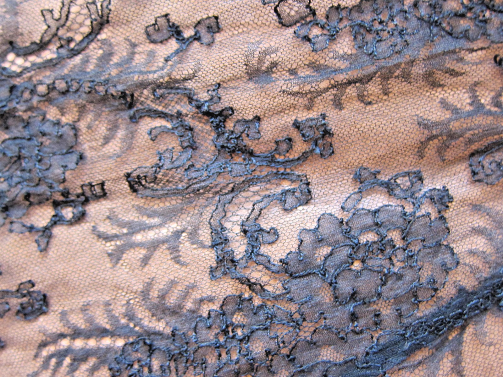 VTG 1950s Black Chantilly Lace Overskirt Panel 85” Sweep~Cupped Sequins~Scallops