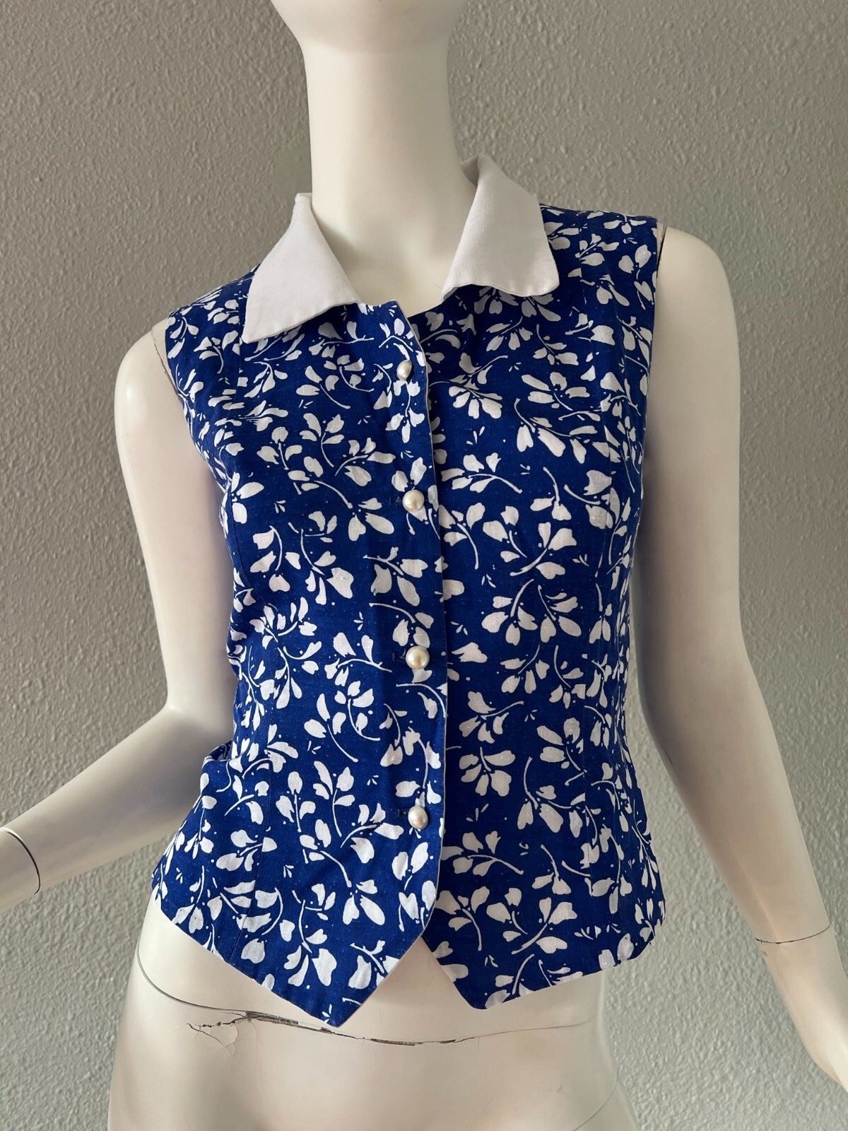 Vintage Blue Floral Pearl Button Down Sleeveless Pin Up Crop Blouse Top S/M
