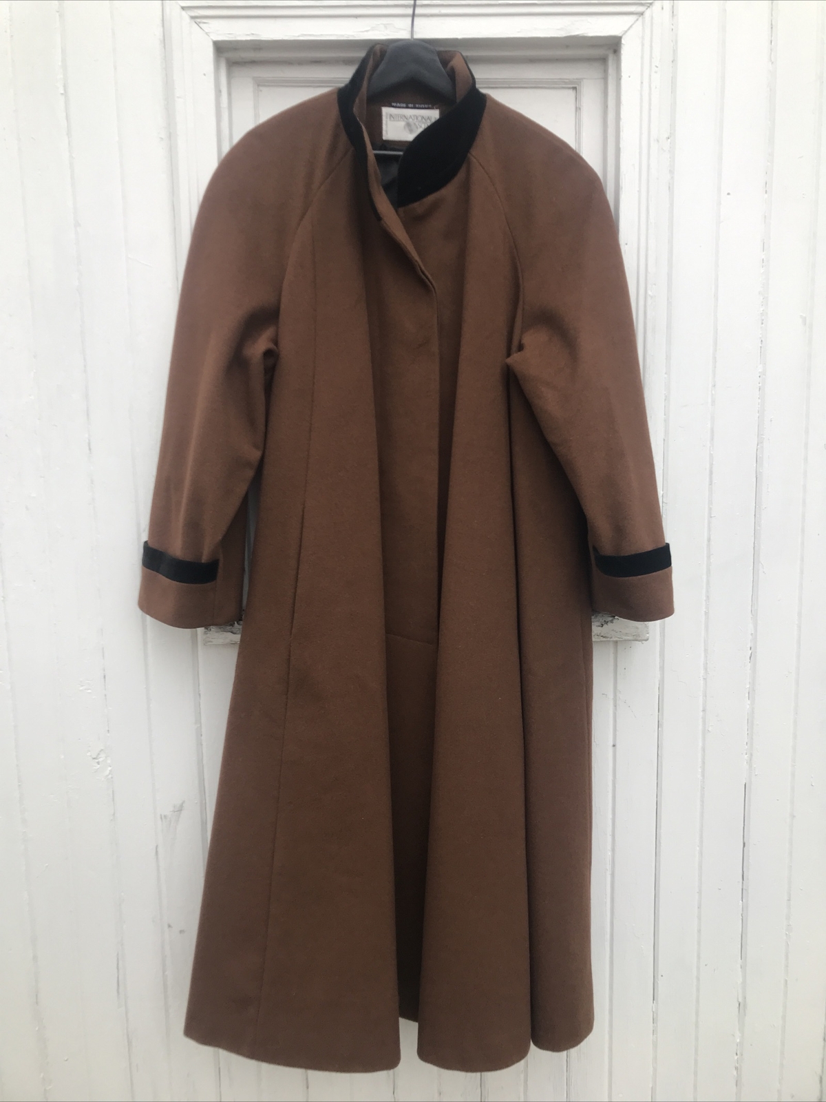 VTG Women’s Coat 80s 90s Russia Brown Size 10 Black Detail International Scene