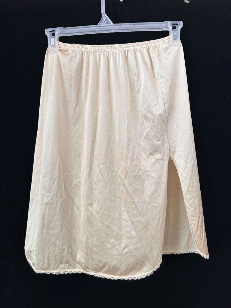 MG vintage half slip size S lace trim 26″ long beige elastic 2 slit nylon antron