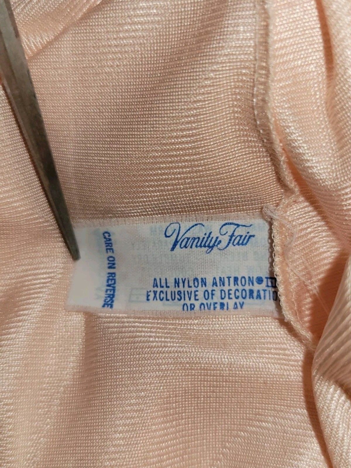 Vtg 80s Vanity Fair Peach Nylon Robe Peignoir MED Button Front Boudoir Glam