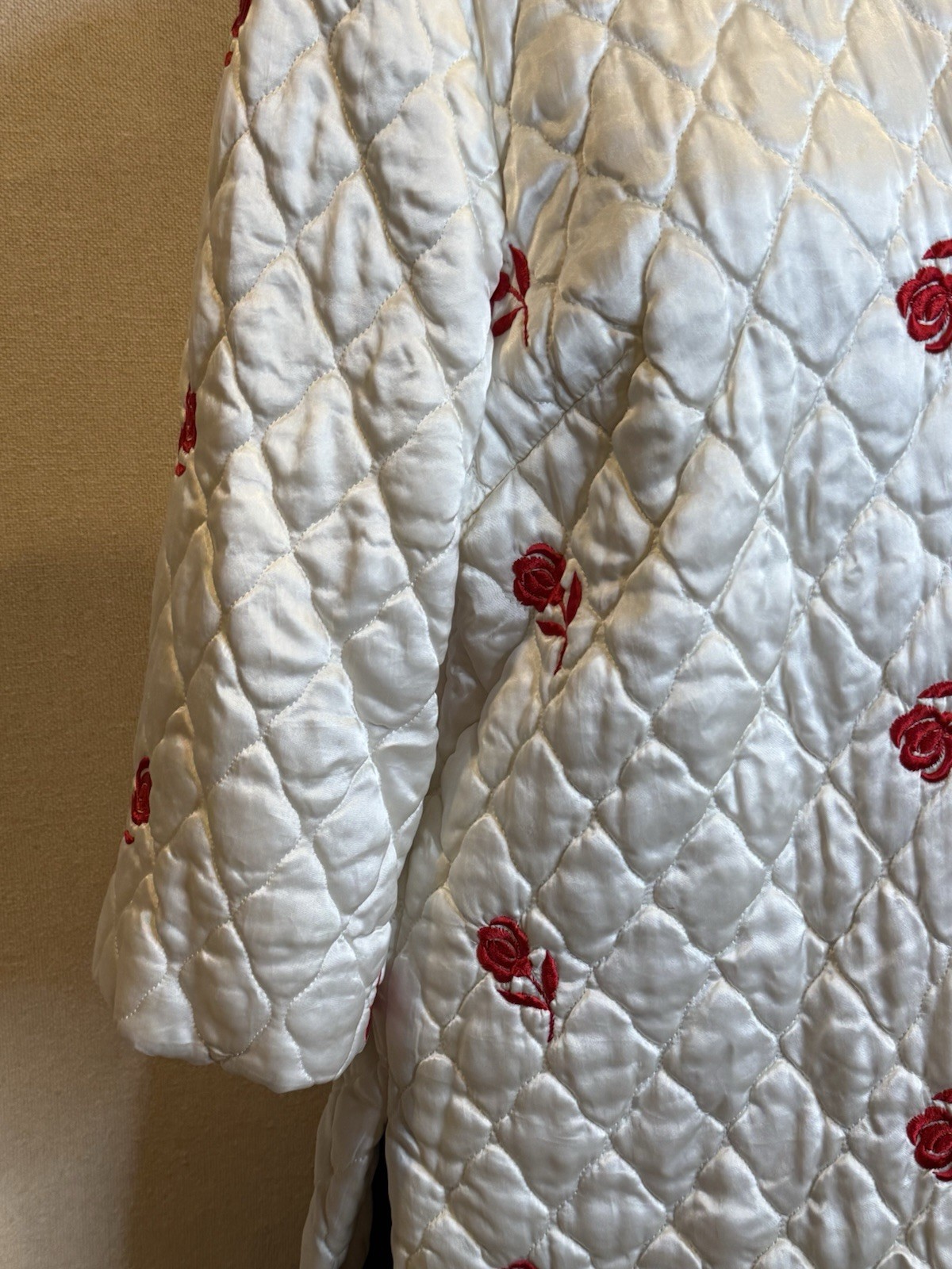 Vintage Satin Quilted Robe Inspired Rhapsody By Glazier Ivory Red Roses MCM GUC