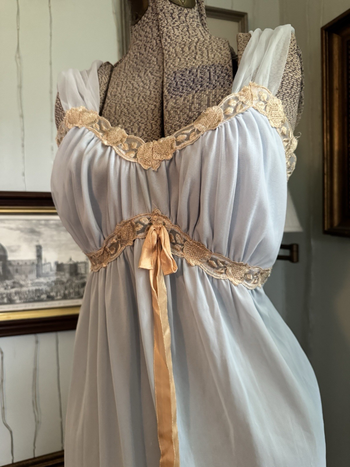 Blue And Gold Vintage Sleep Set – Sabrina Carpenter