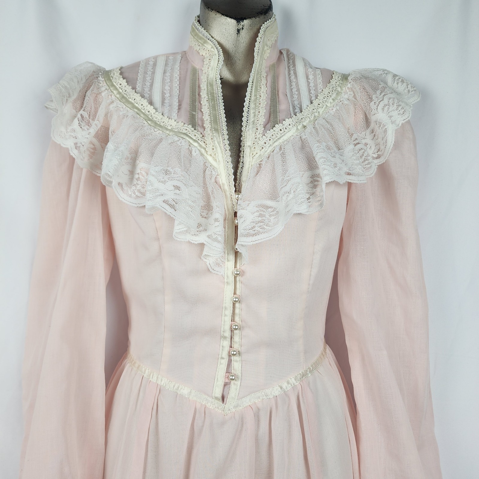 Vintage Cottage Core Gown Lace Ruffle Satin Trim Pearl Buttons Beaded Peach 10