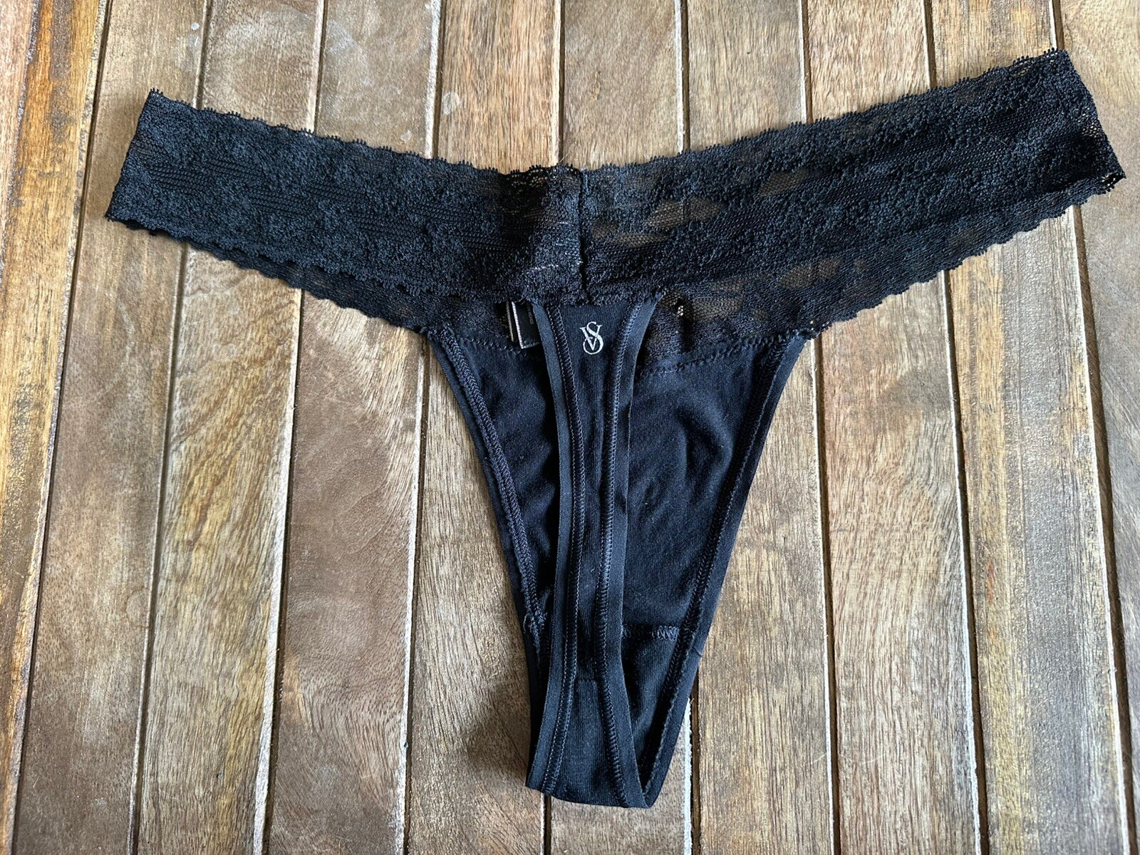 Vtg Victoria’s Secret Black Lace Low Rise Thong Bikini Panties