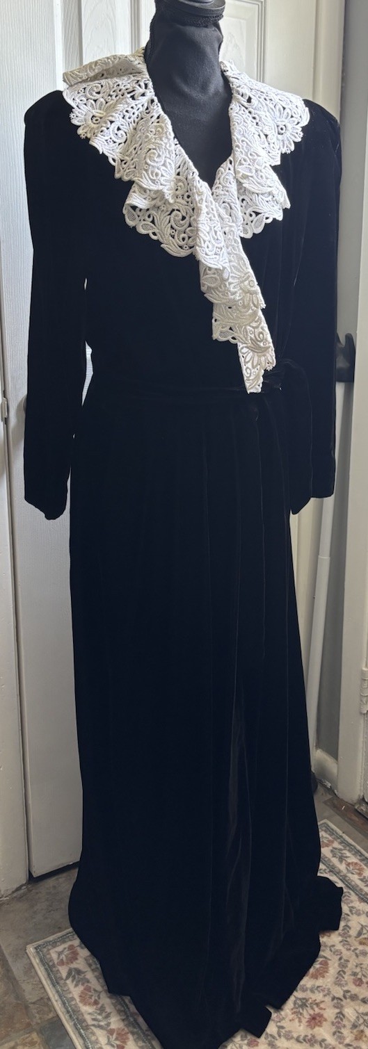 Vtg David Brown California Black Velvet Maxi Robe Womens Medium Victorian Glam