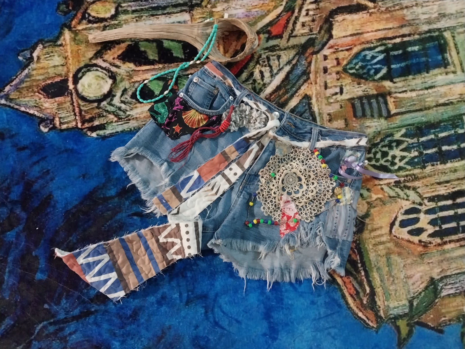 VTG DISTRESSED 812 REDLINE GYPSY EMBRD CROCHET CARE BEAR DENIM HIPPY SHORTS L
