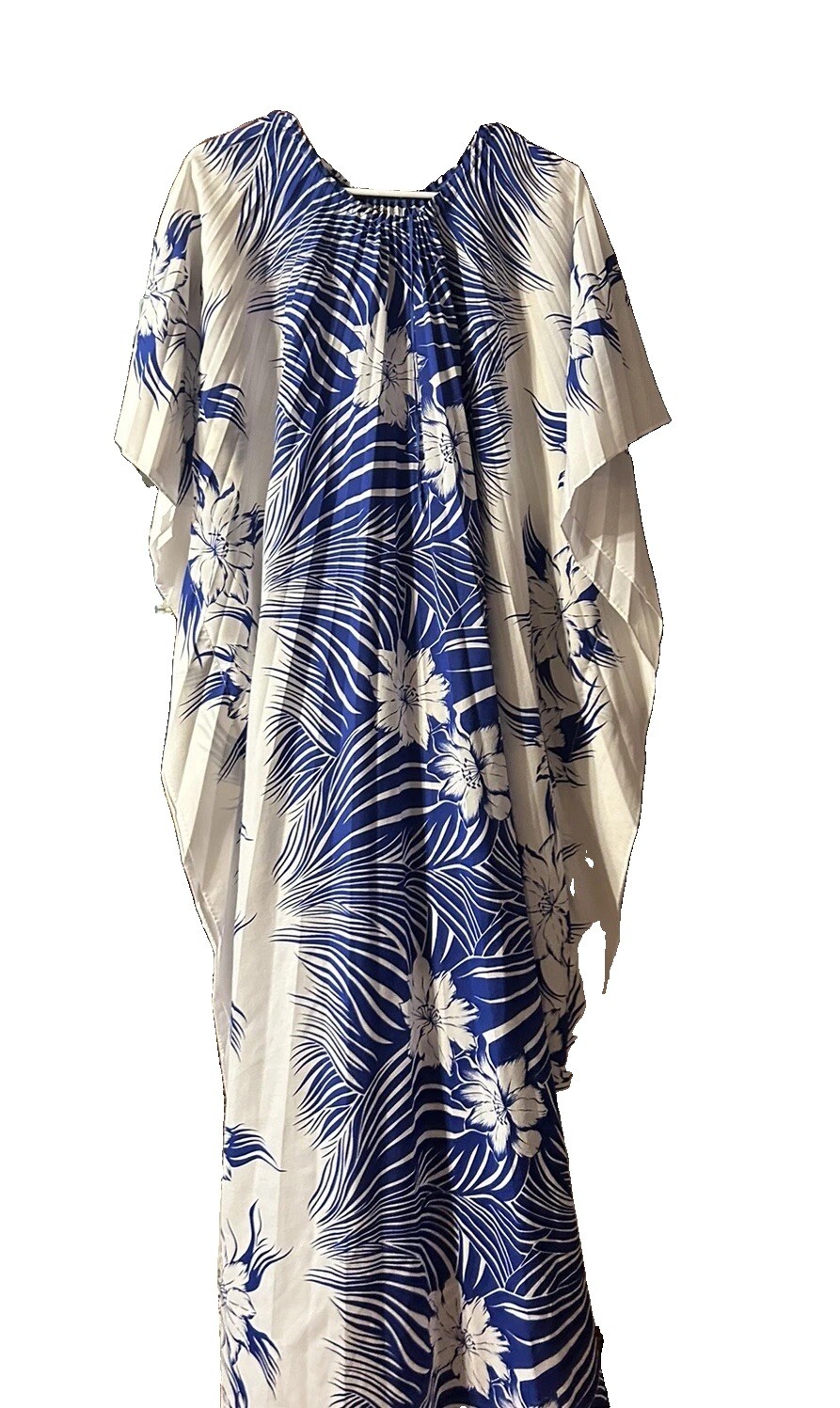70s Vintage Hilo Hattie Blue/White Floral Hawaiian Muumuu Dress